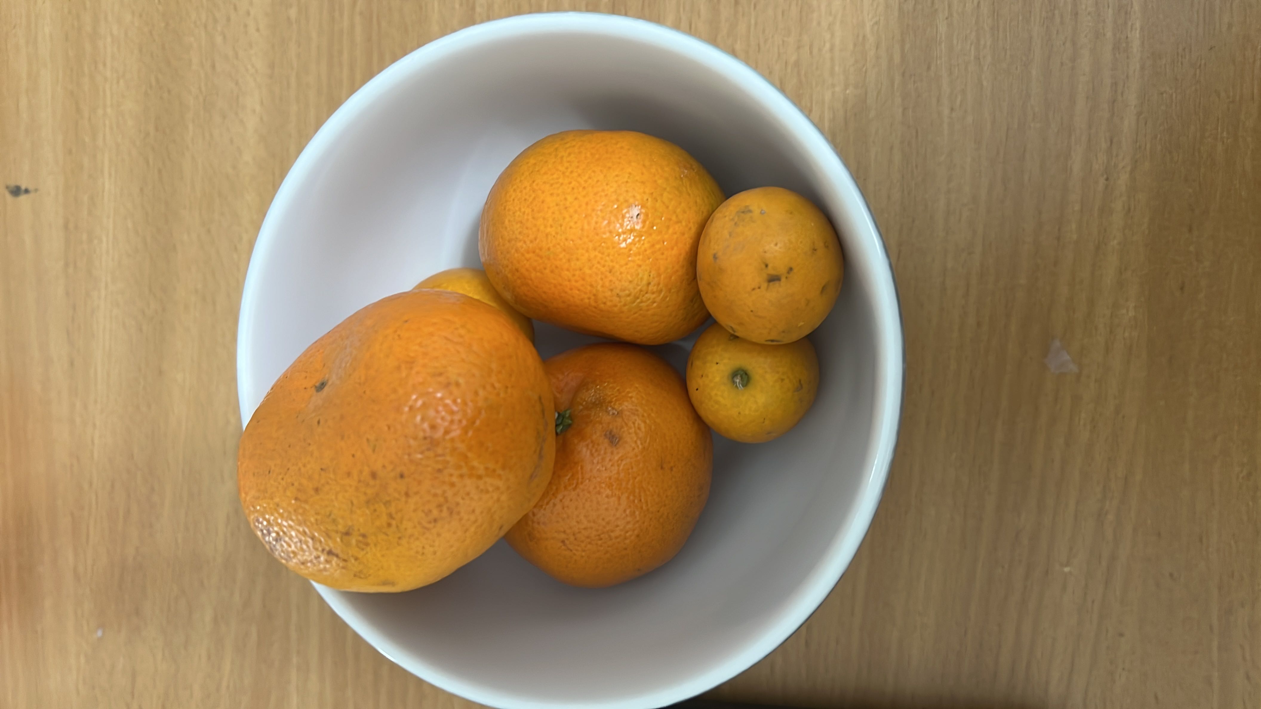 Миска с мандаринами