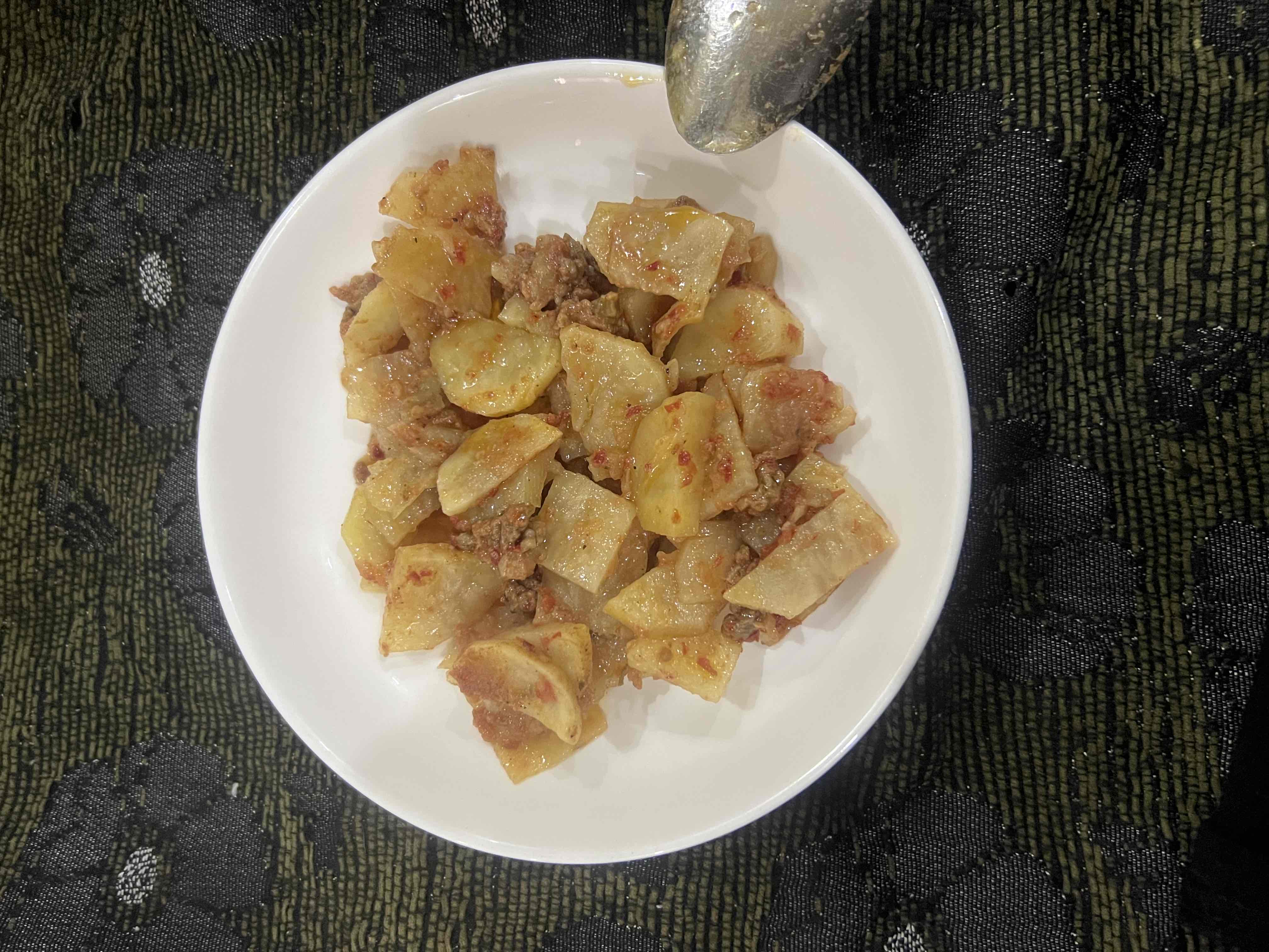 بطاطس مطبوخة باللحم