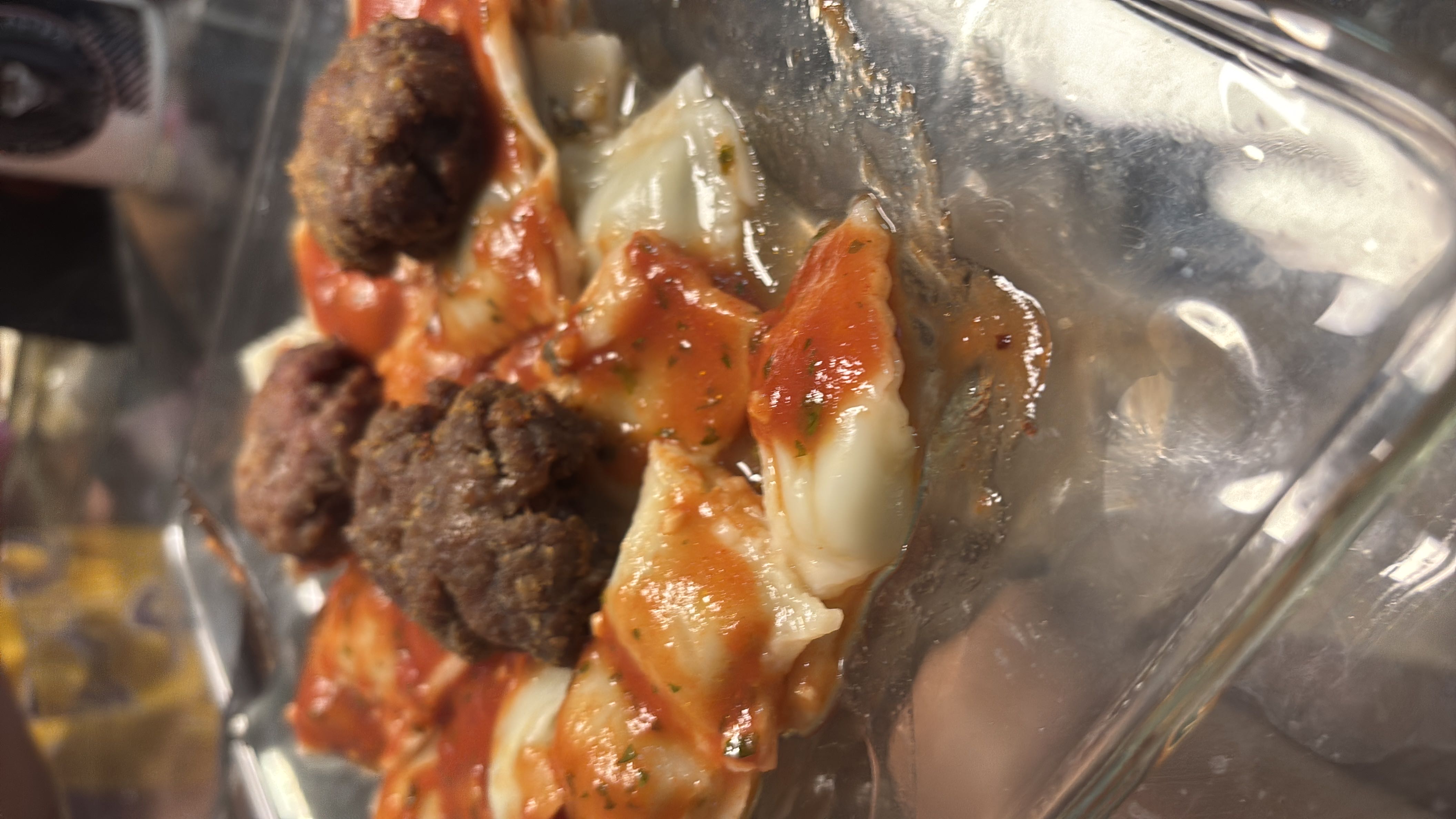 Ravioles con albóndigas