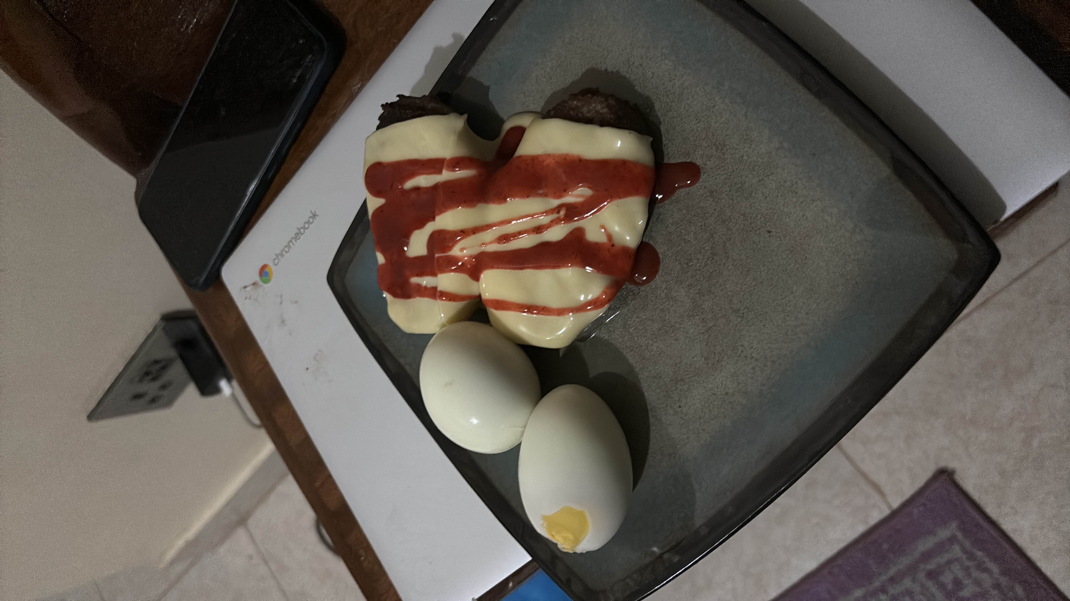 Cheesy Beef Patties with Eggs