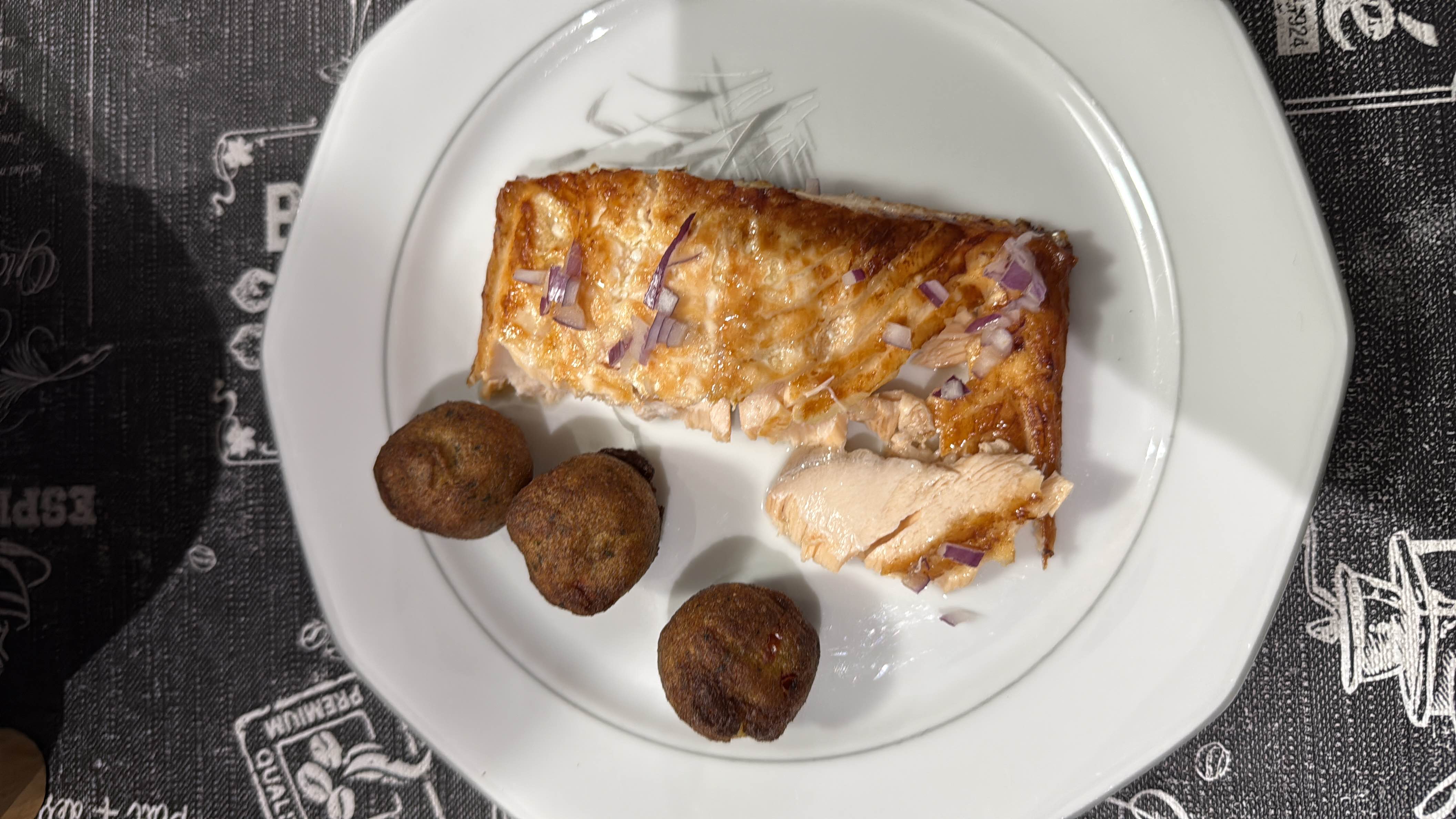 Saumon grillé et croquettes