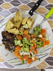 Poulet grillé avec légumes