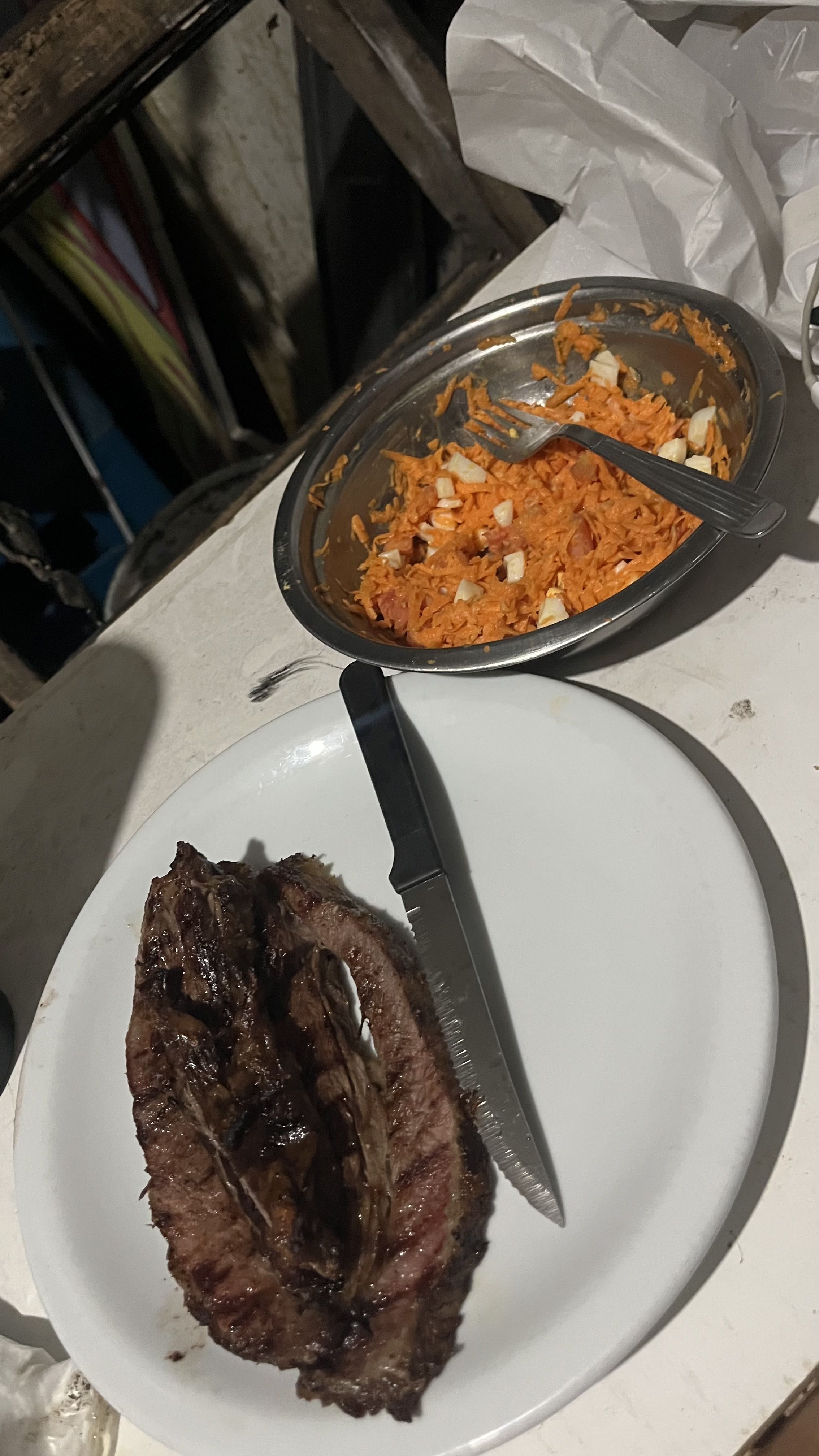 Carne asada con ensalada