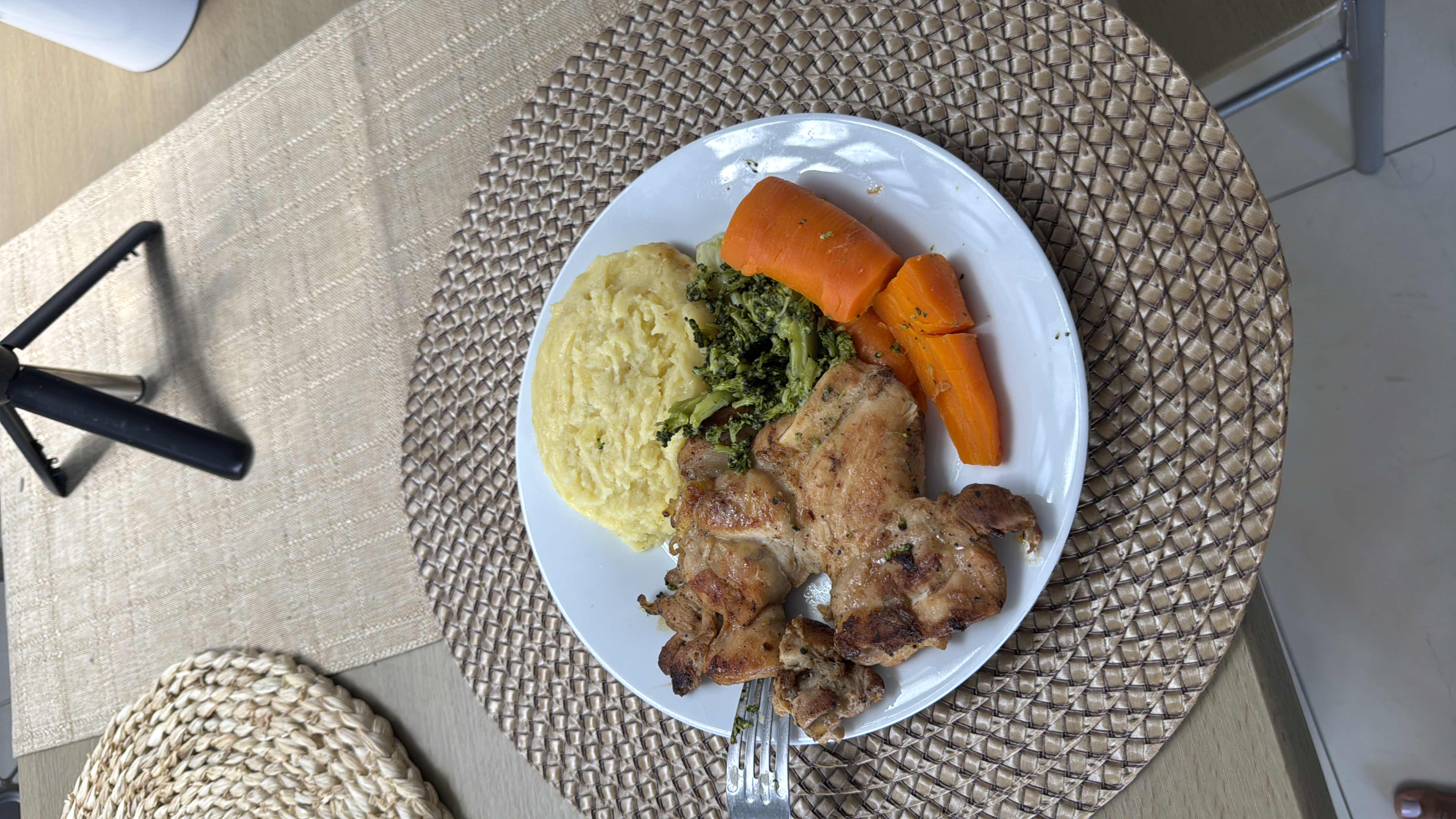 Pollo con puré y verduras
