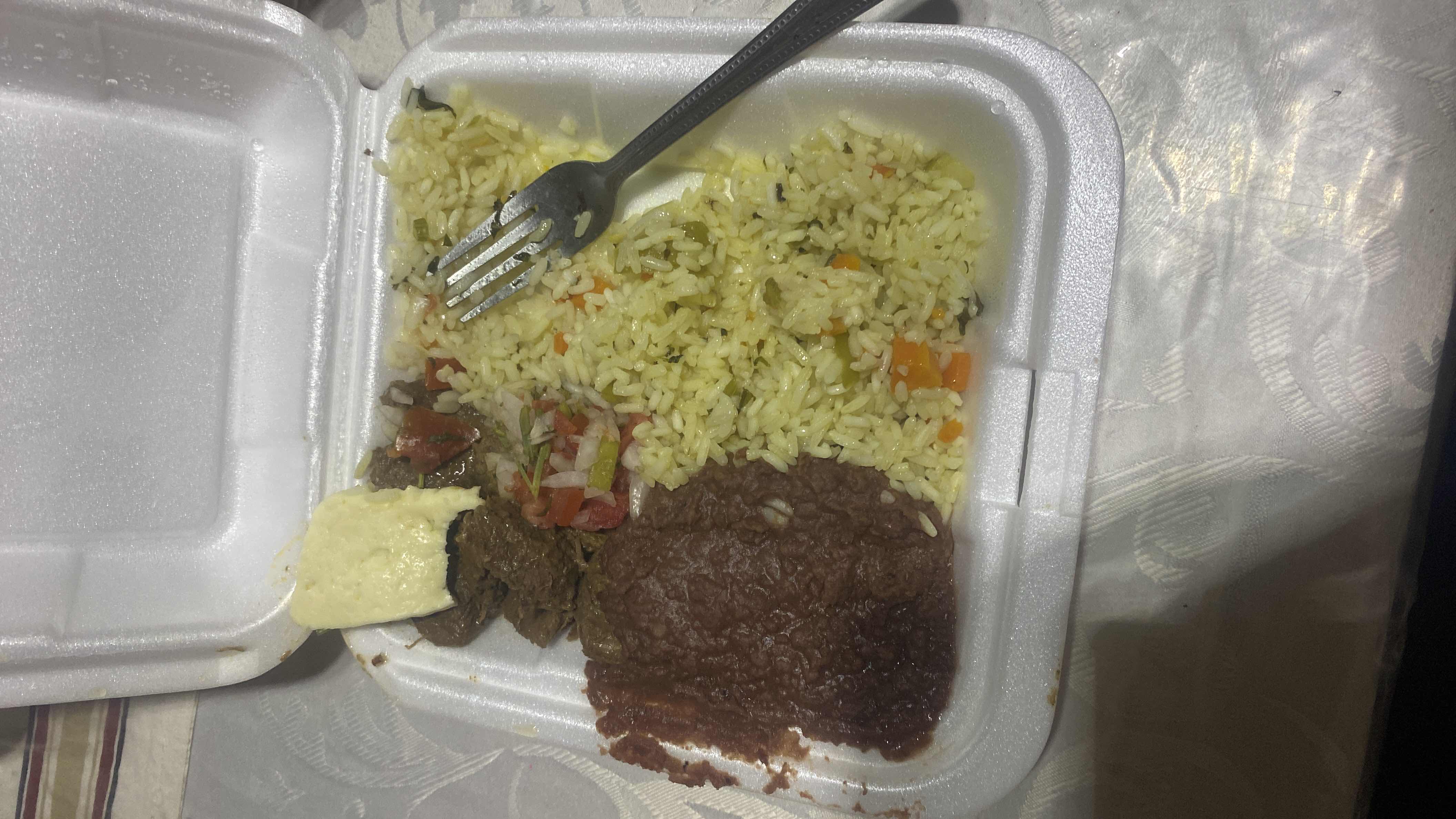 Plato de arroz con carne