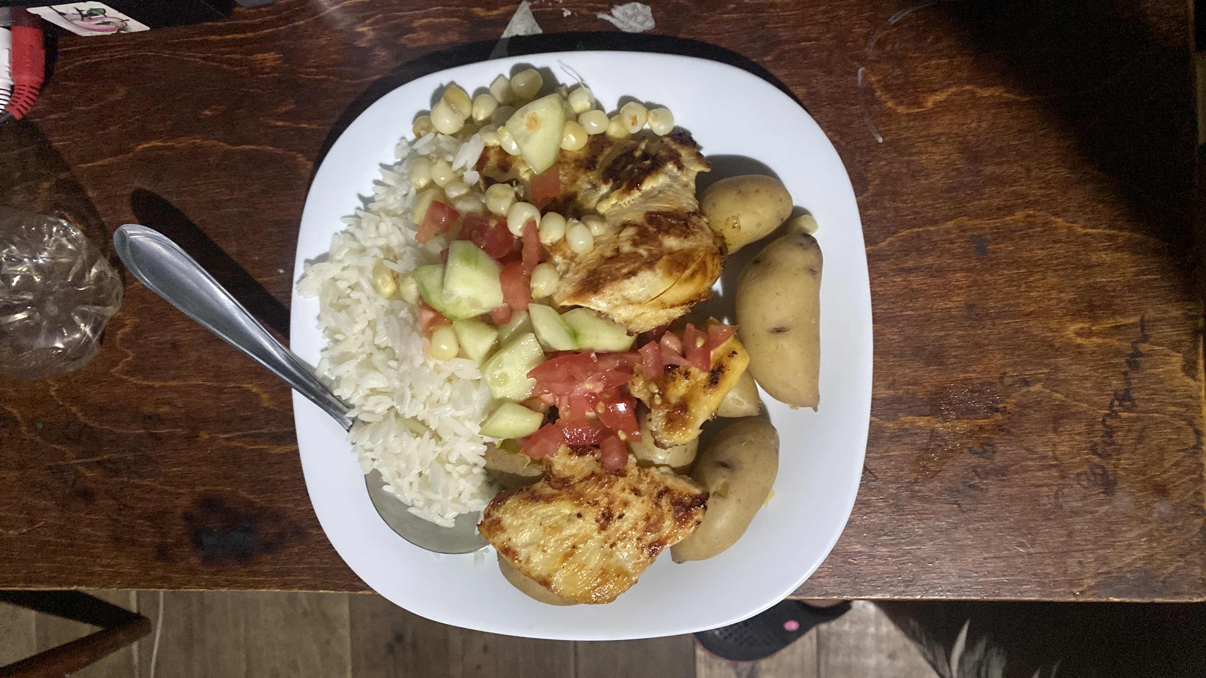 Plato de pollo con arroz