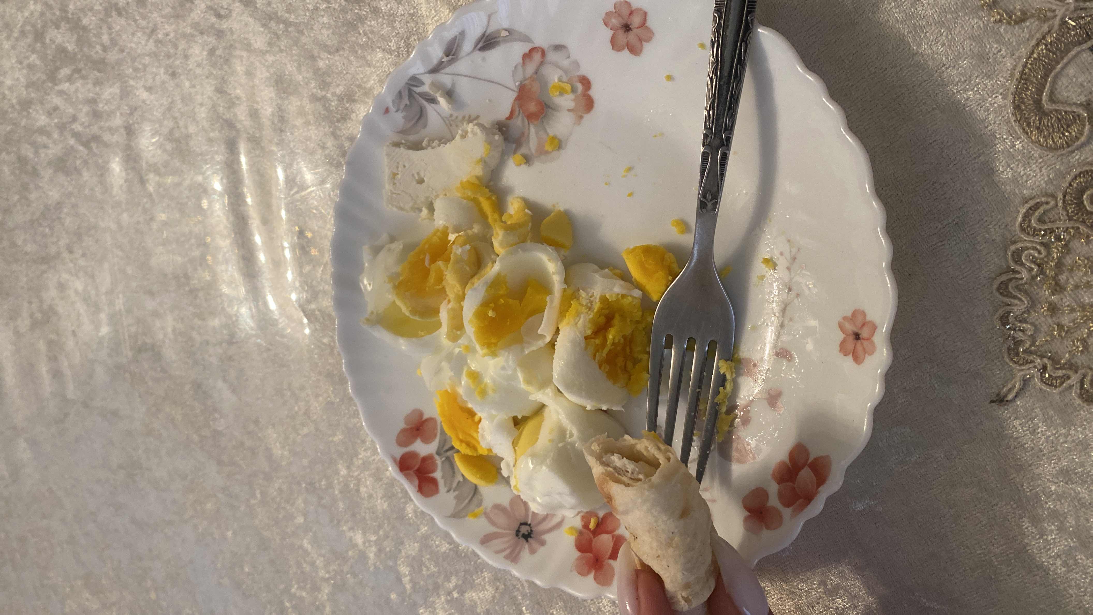 Яйца с сыром и лавашом