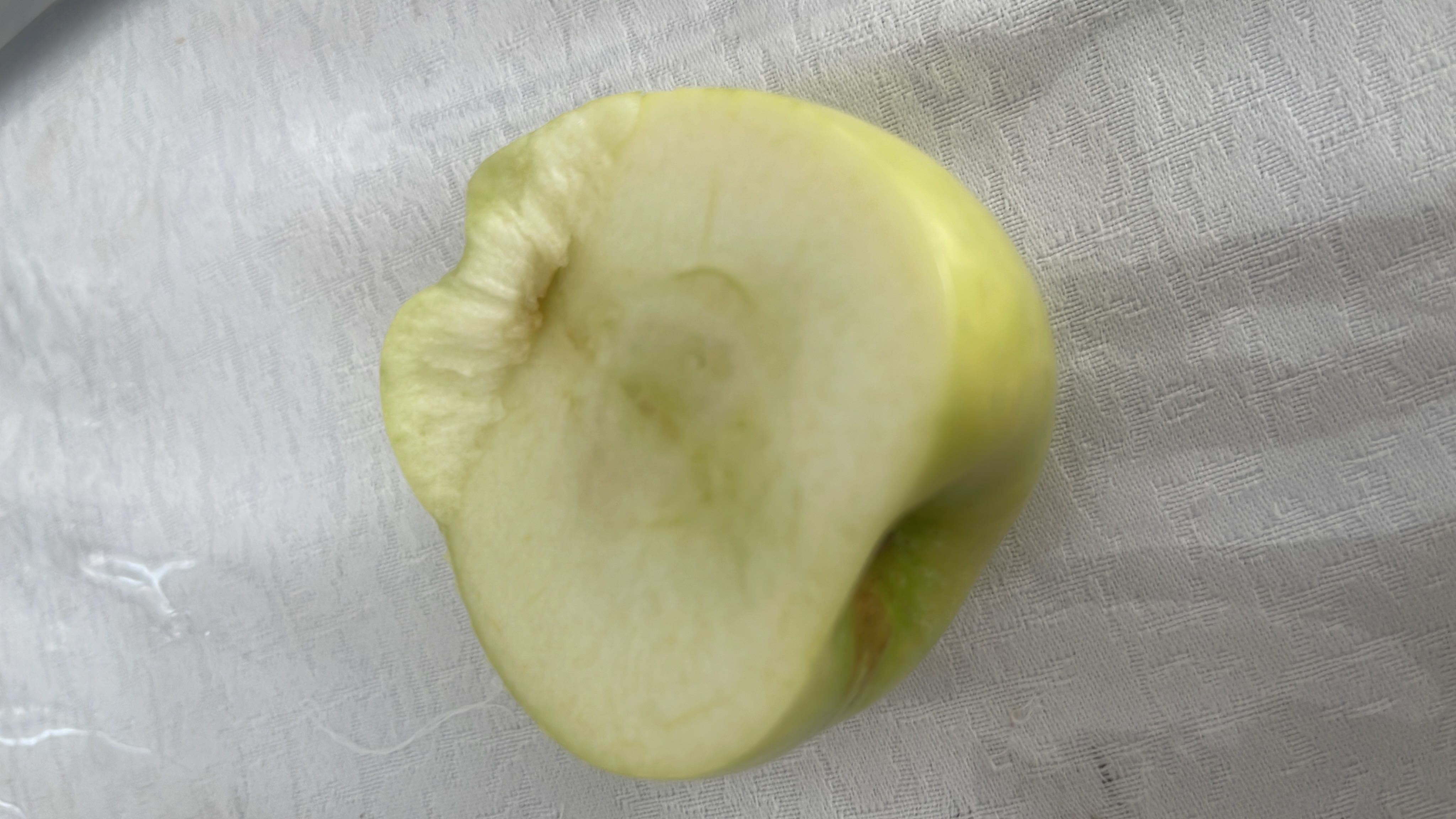 Зеленое яблоко