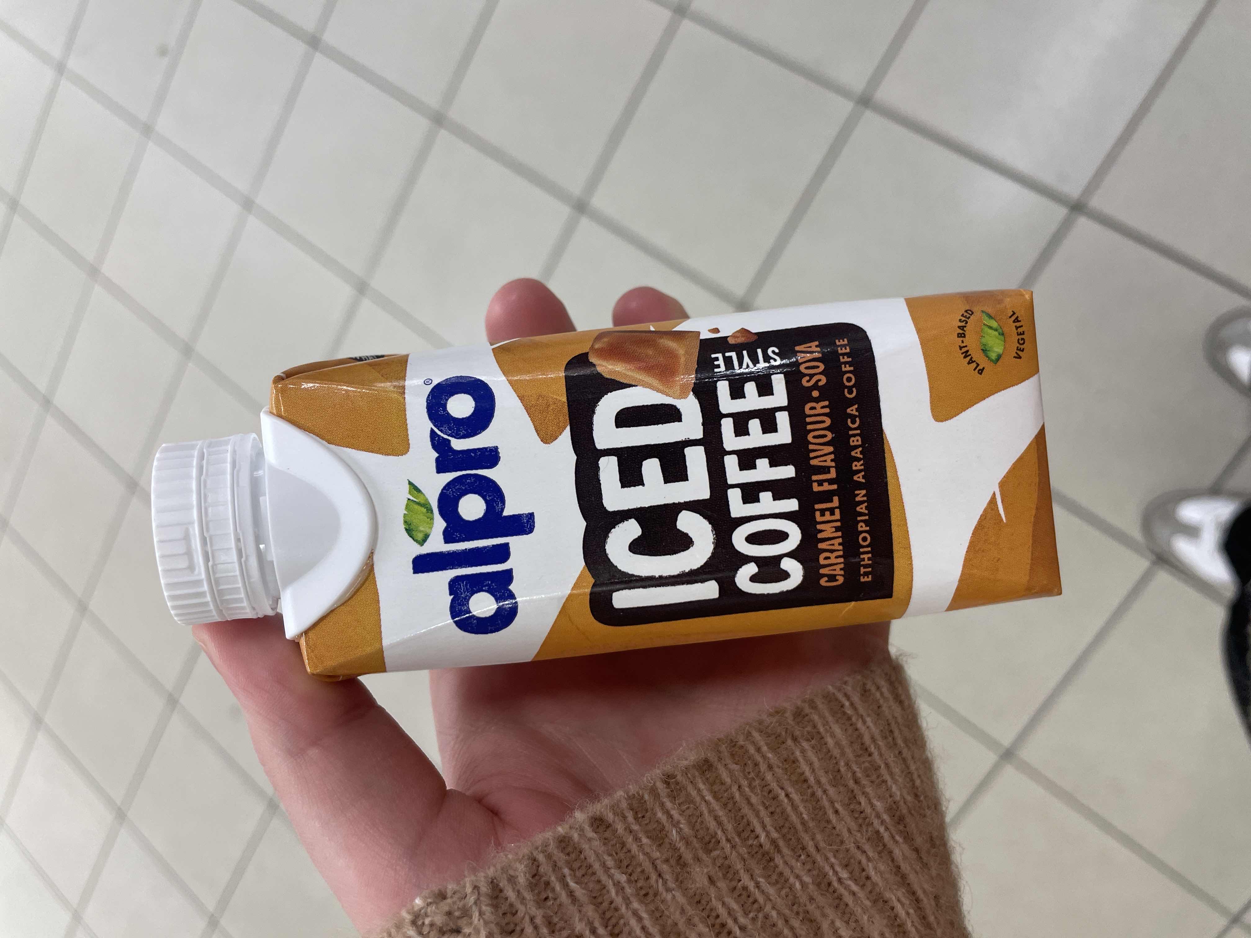 Холодный кофе с карамелью