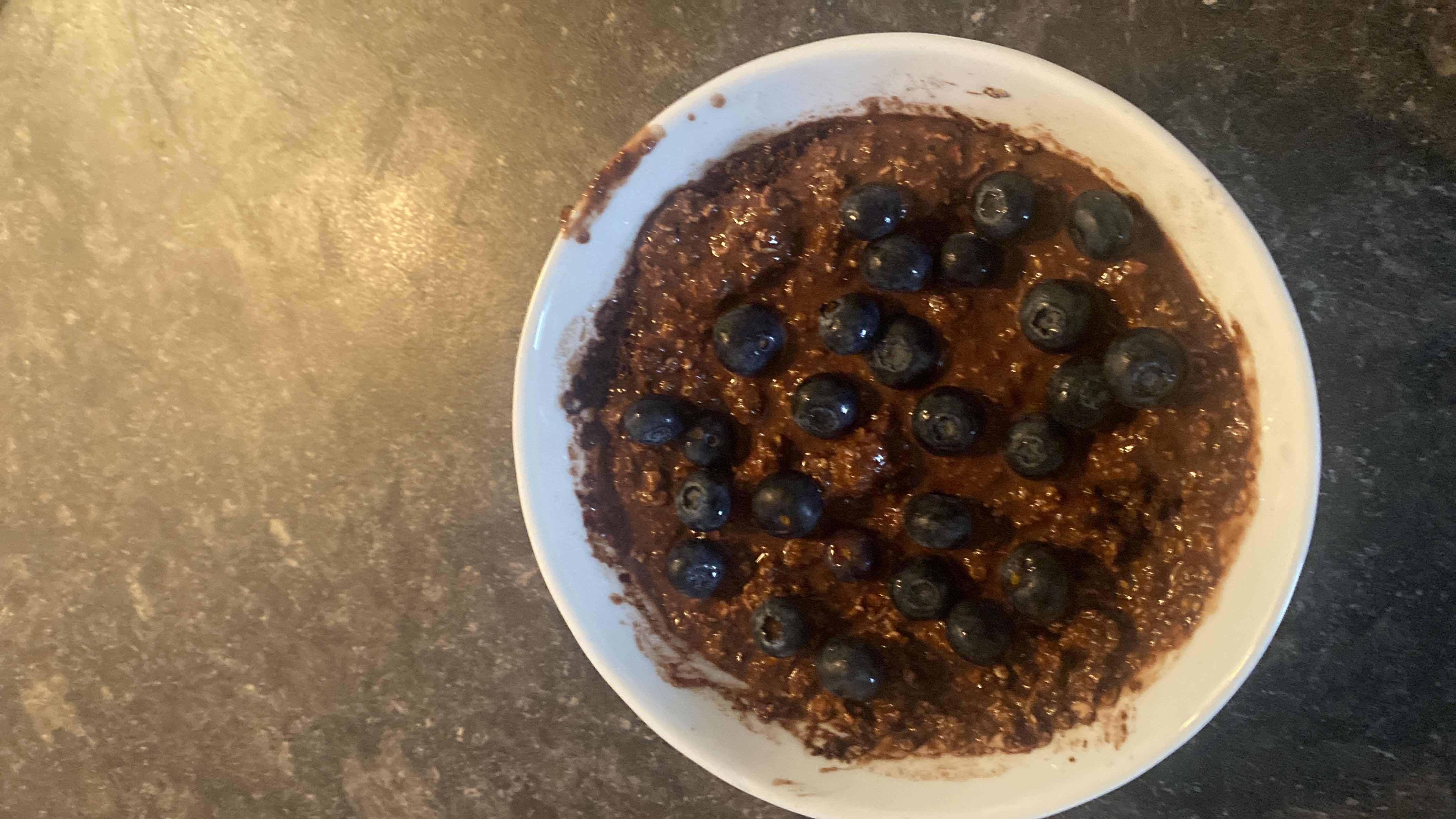 شوفان بالشوكولاتة والتوت