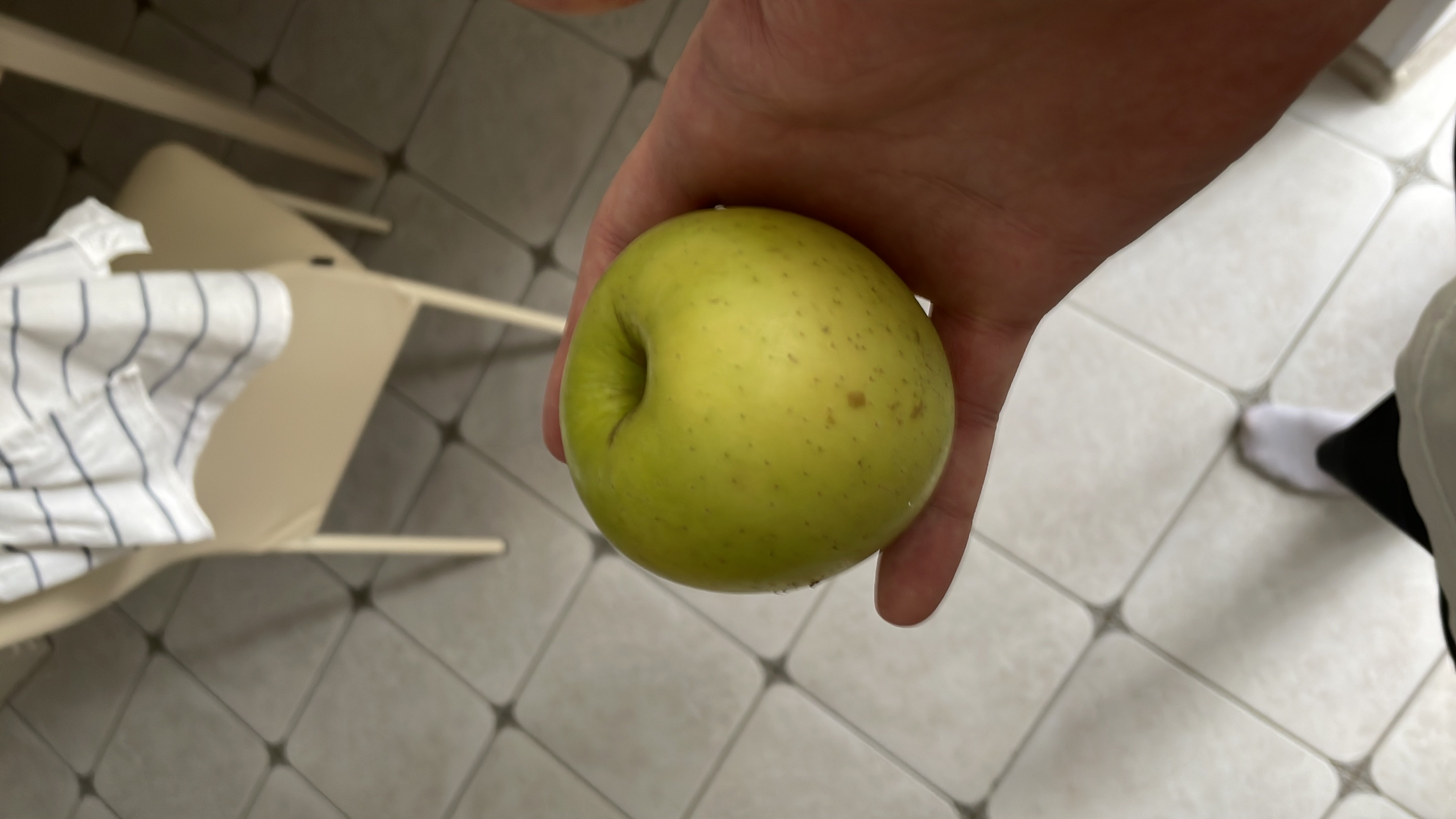 Зеленое яблоко