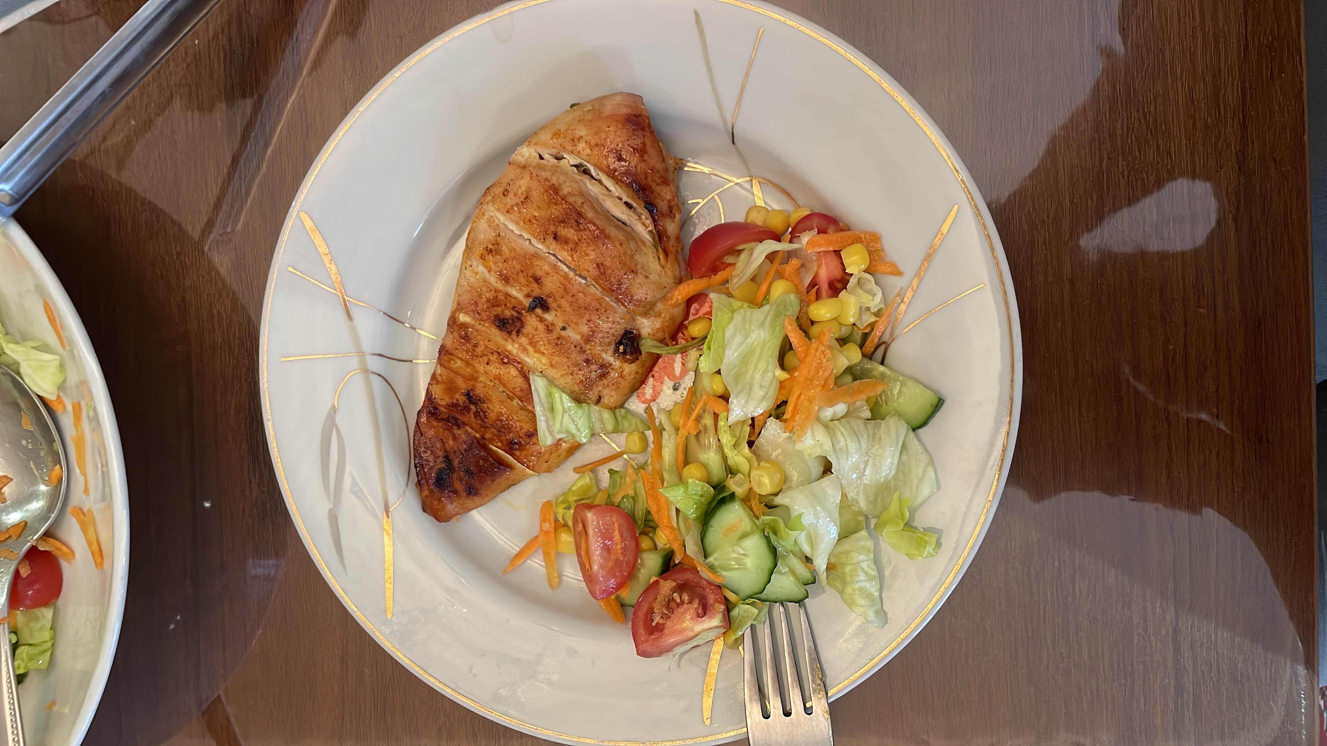 Izgara Tavuk ve Salata