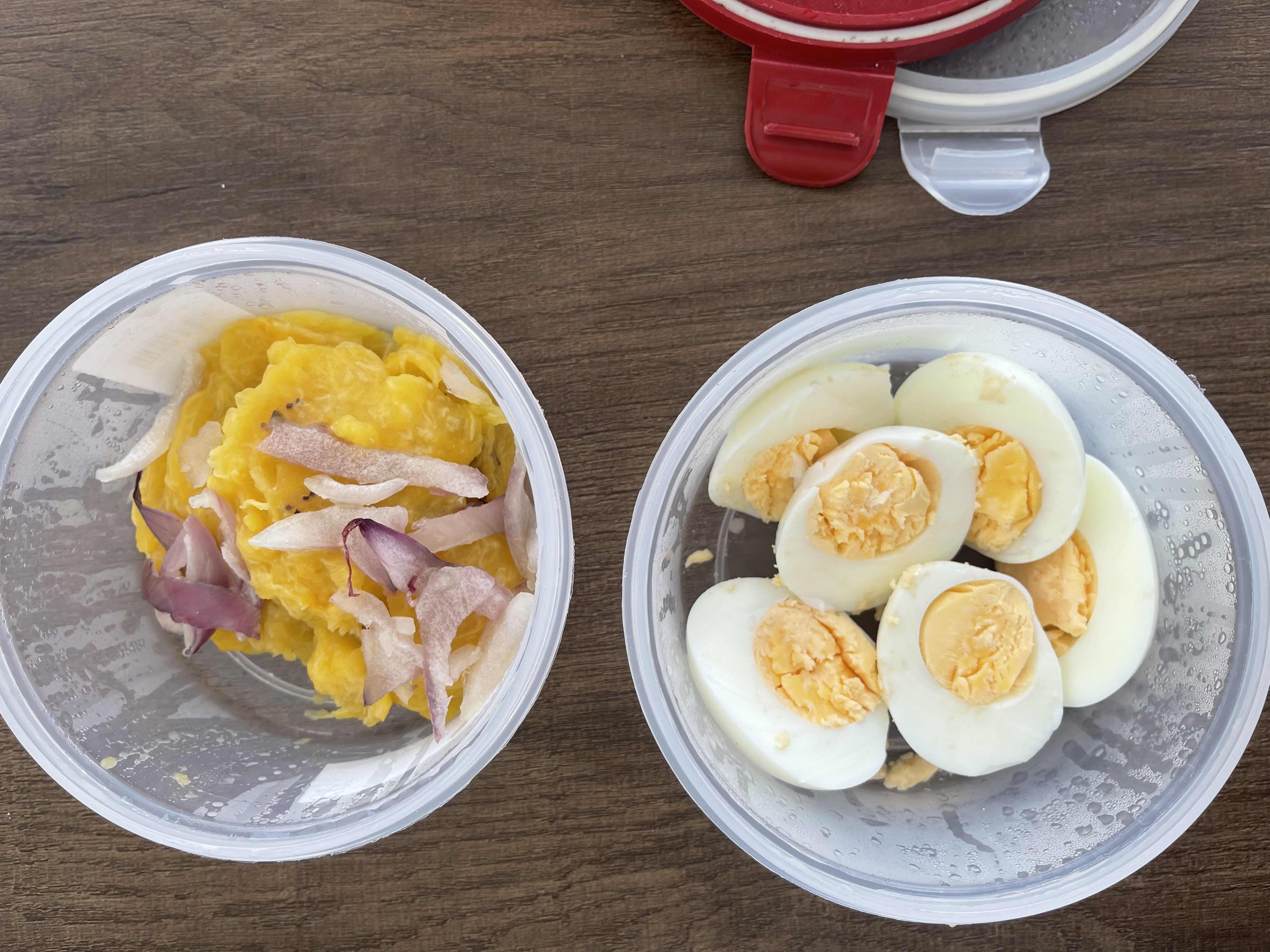 Huevos cocidos con puré
