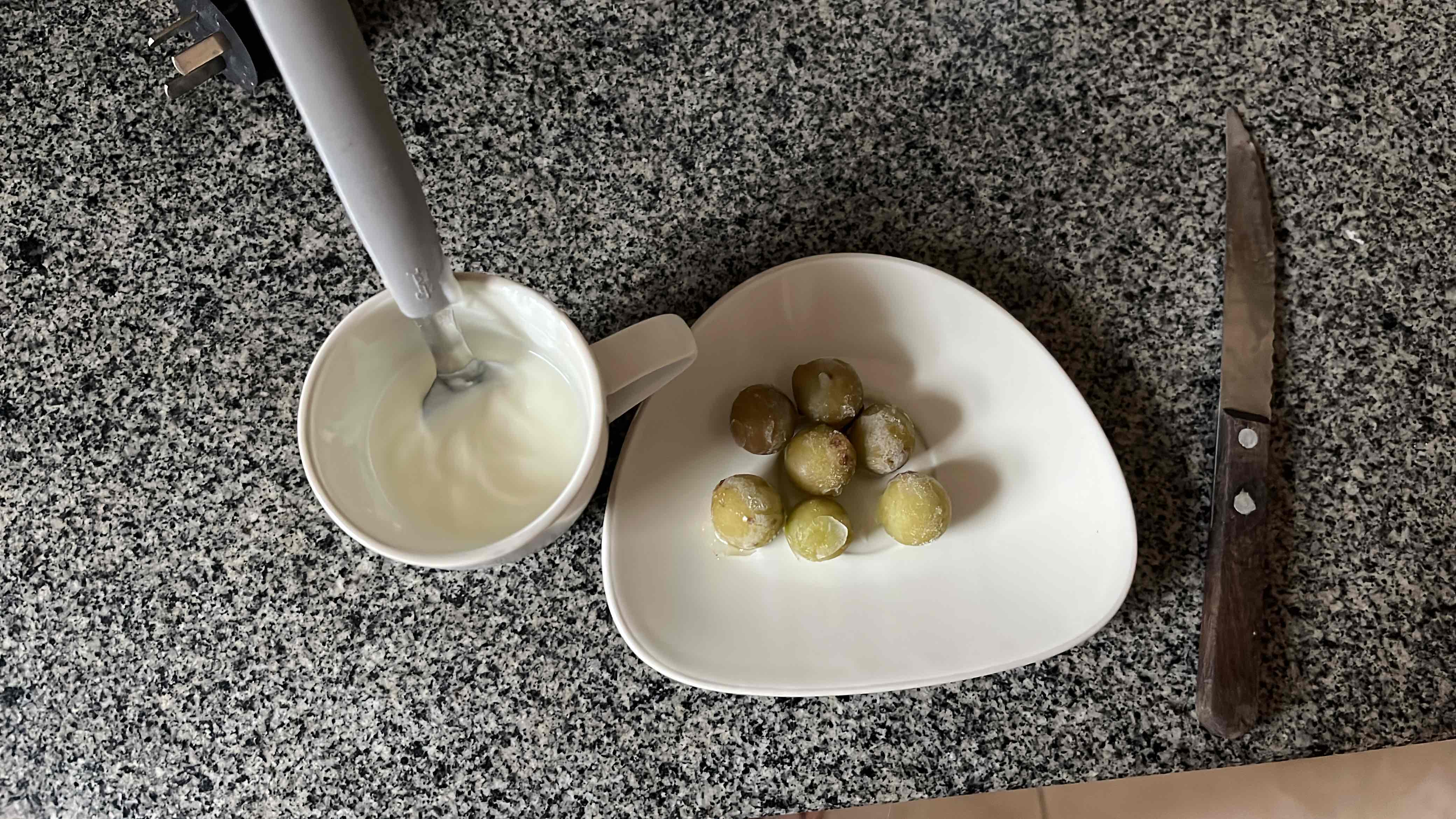 Uvas congeladas con yogur