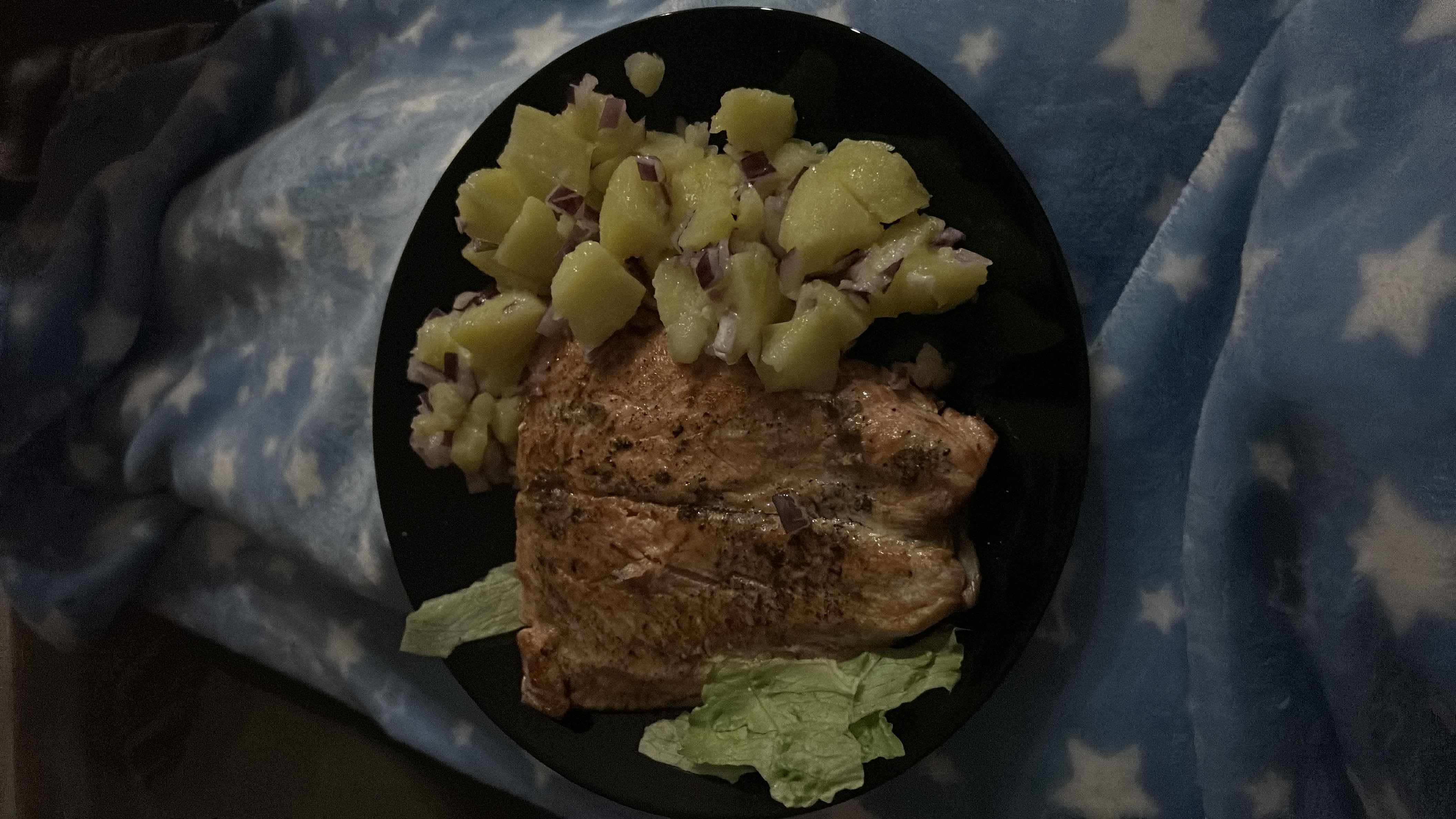 Печена сьомга с картофи