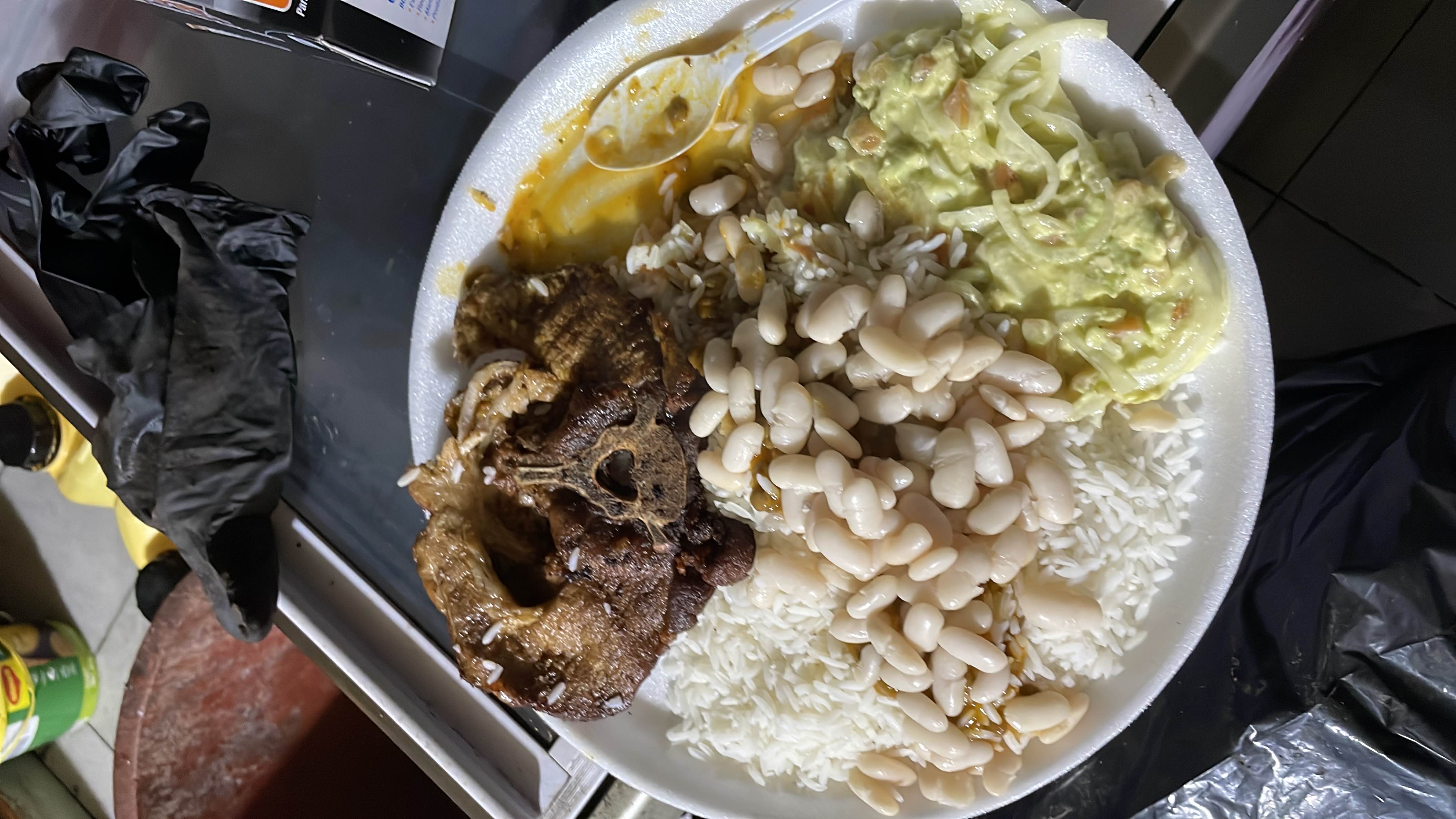 Plato de arroz y carne