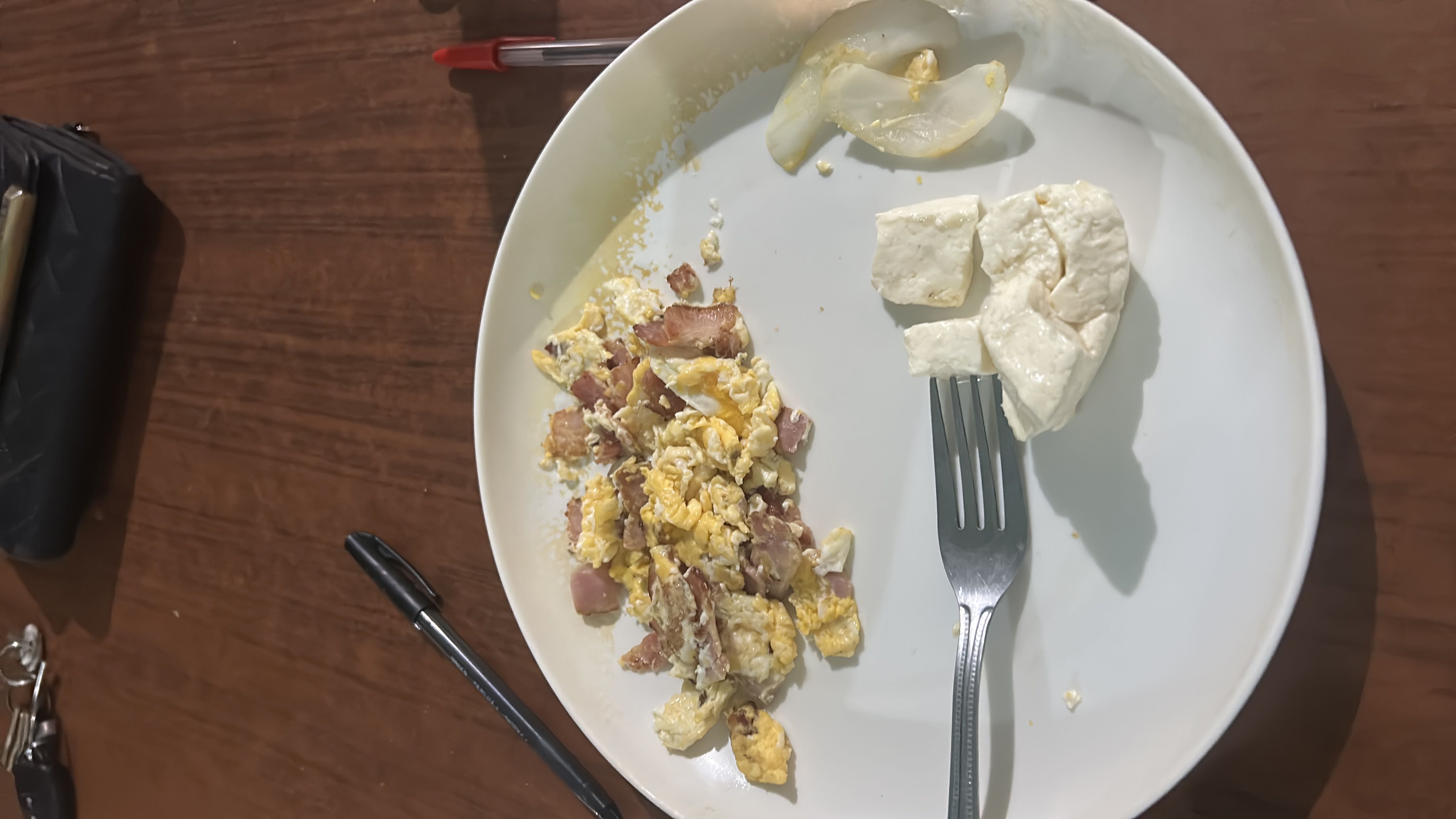 Huevos con tocino y queso