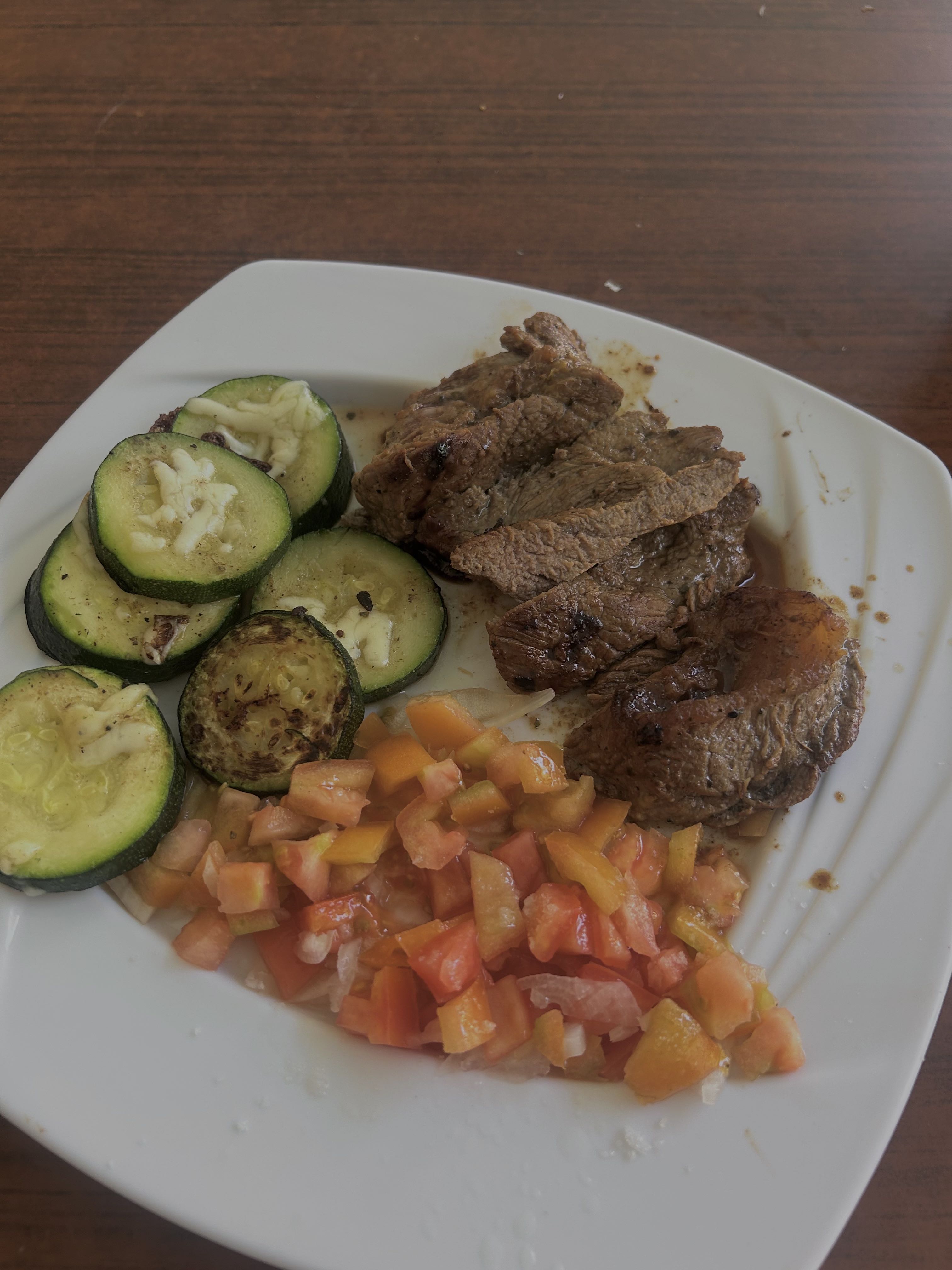 Carne asada con verduras