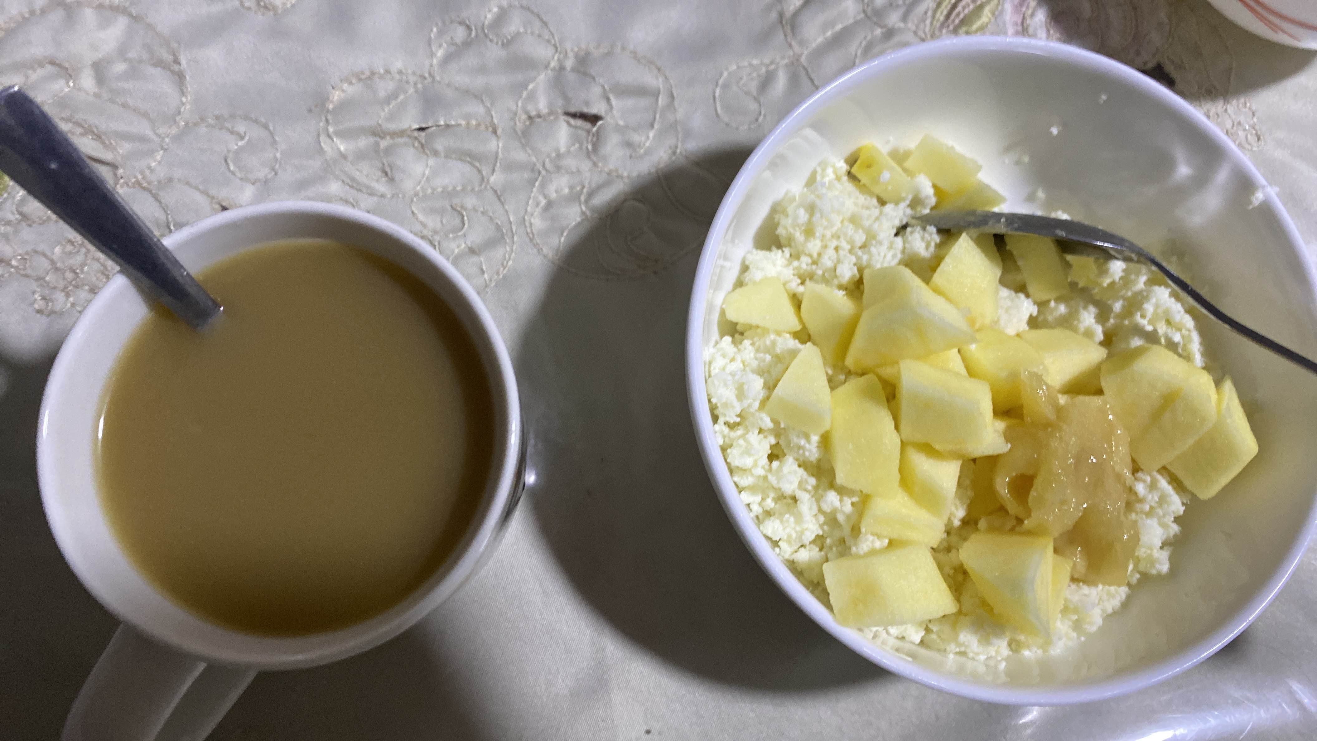 Творог с яблоками