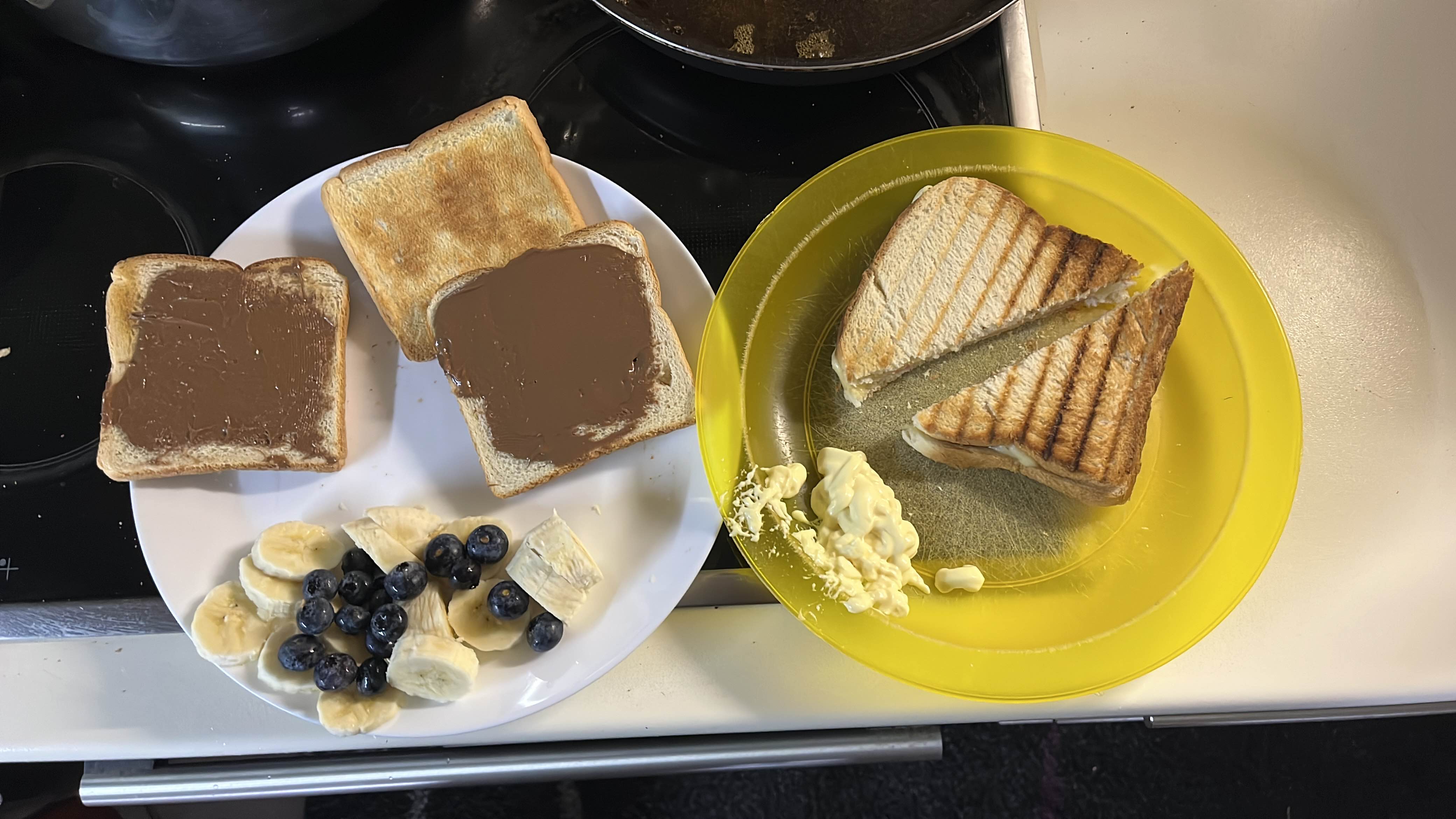 Τοστ με σοκολάτα και φρούτα