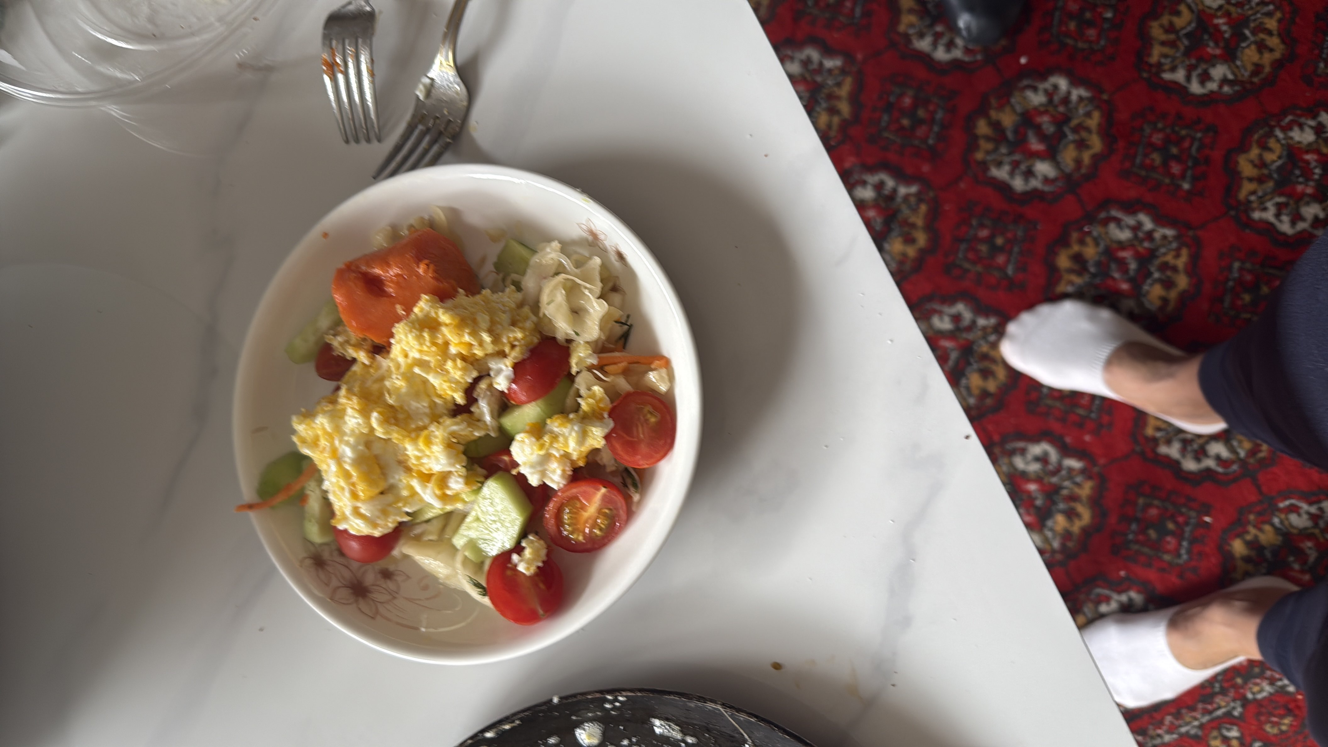 Салат с яичницей