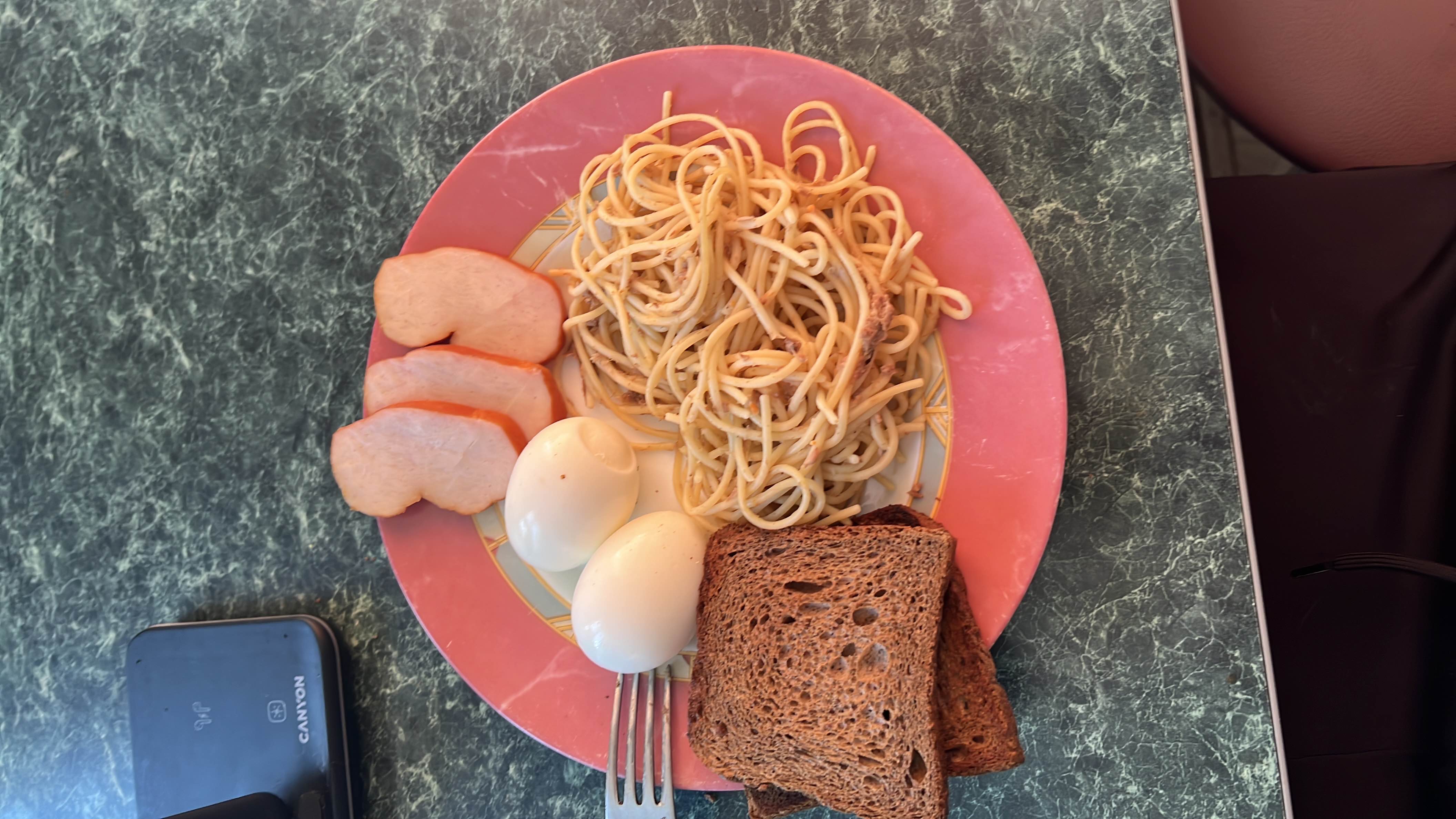 Завтрак с макаронами