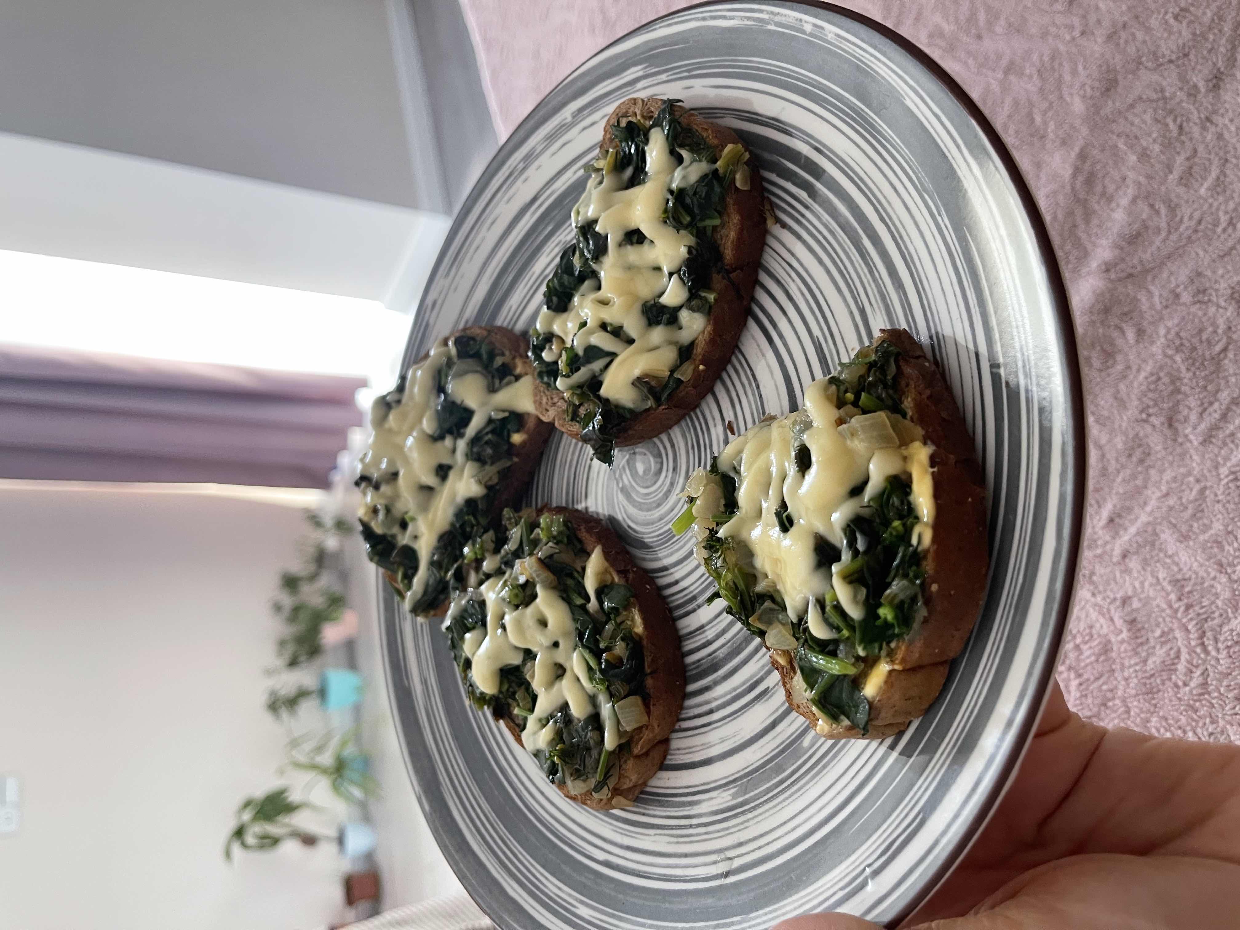 Ispanaklı Peynirli Ekmek