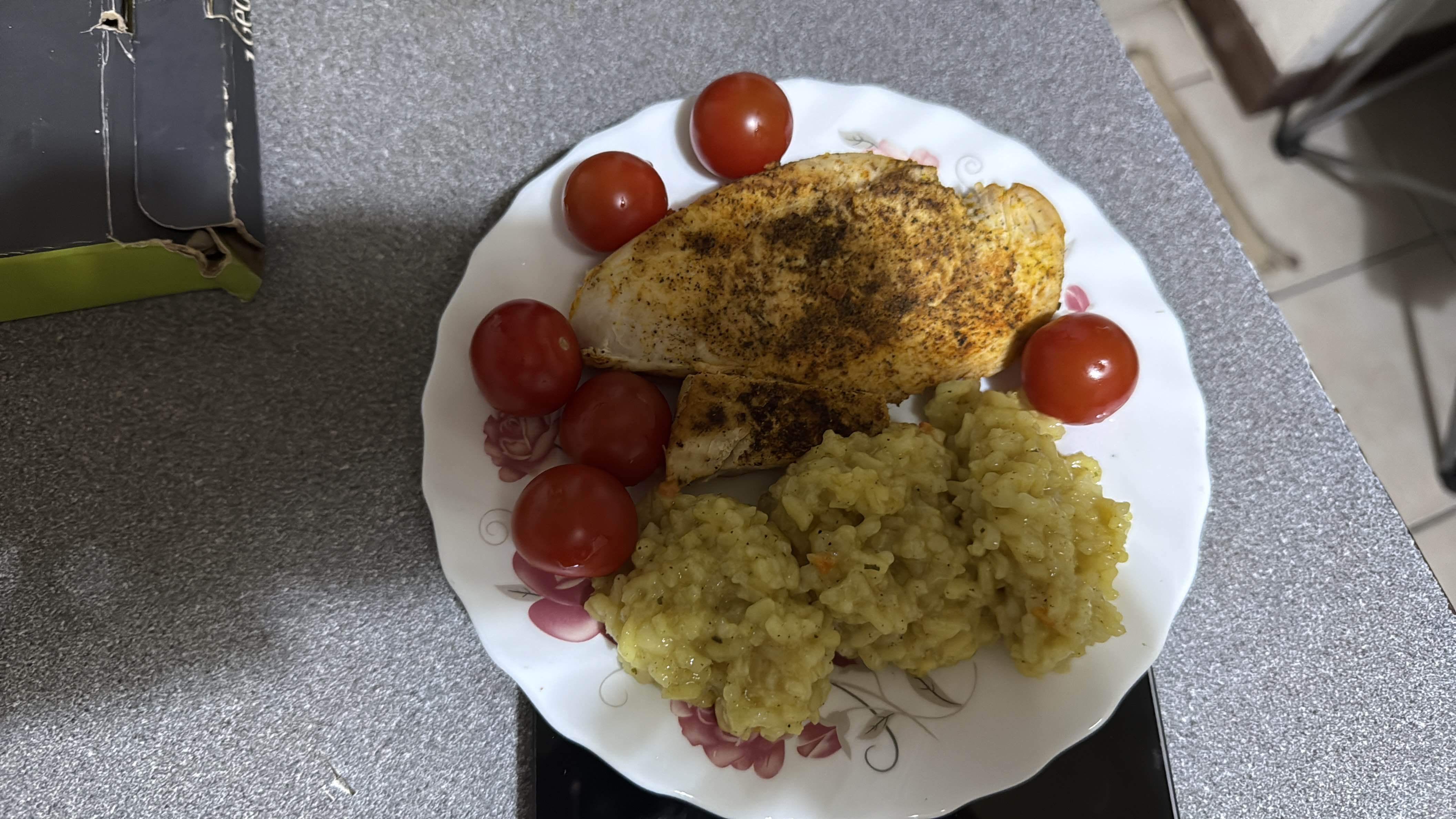 Pui cu orez și roșii