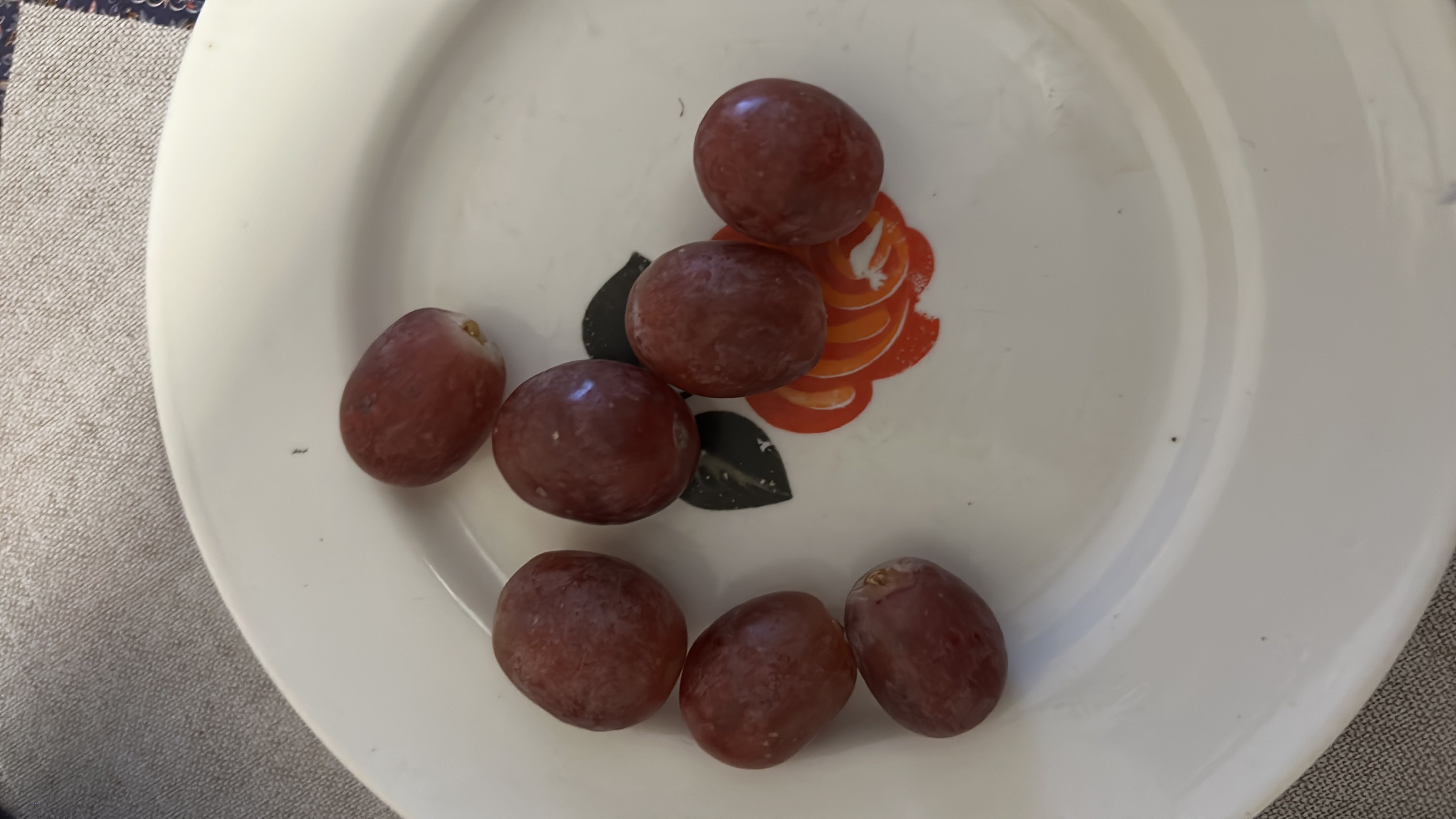 Красный виноград