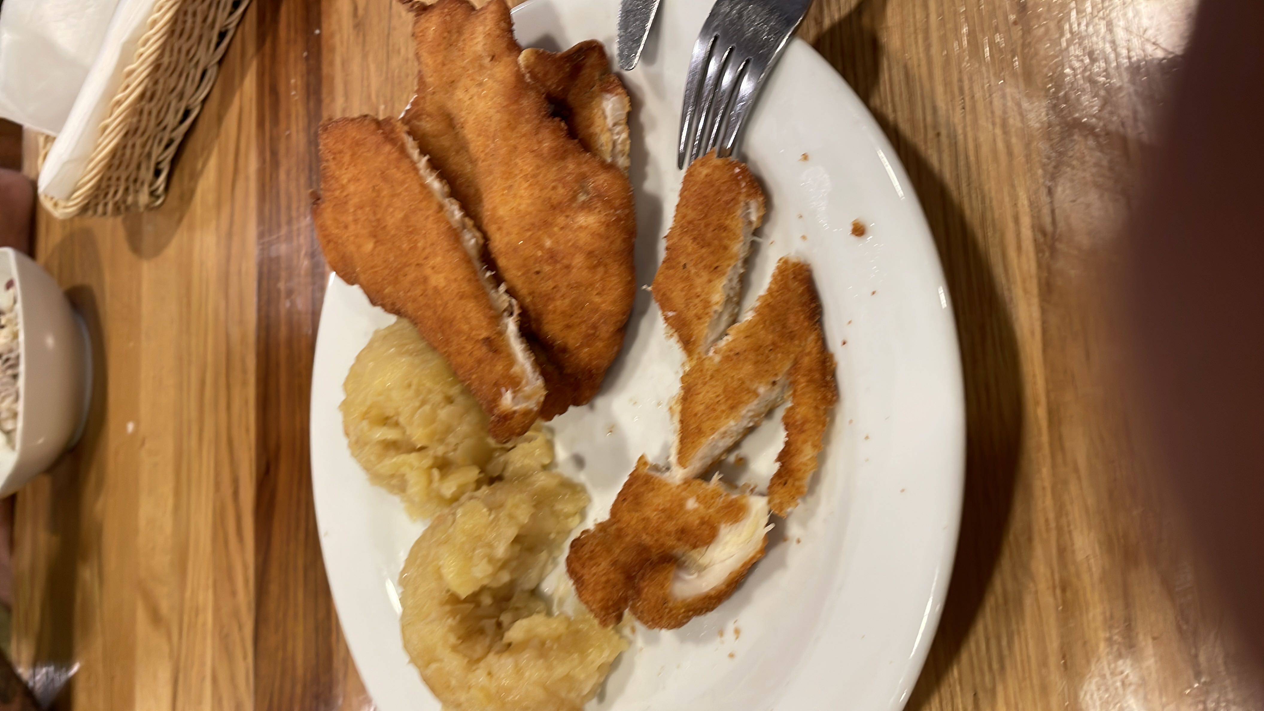 Ocvrti piščanec s krompirjem