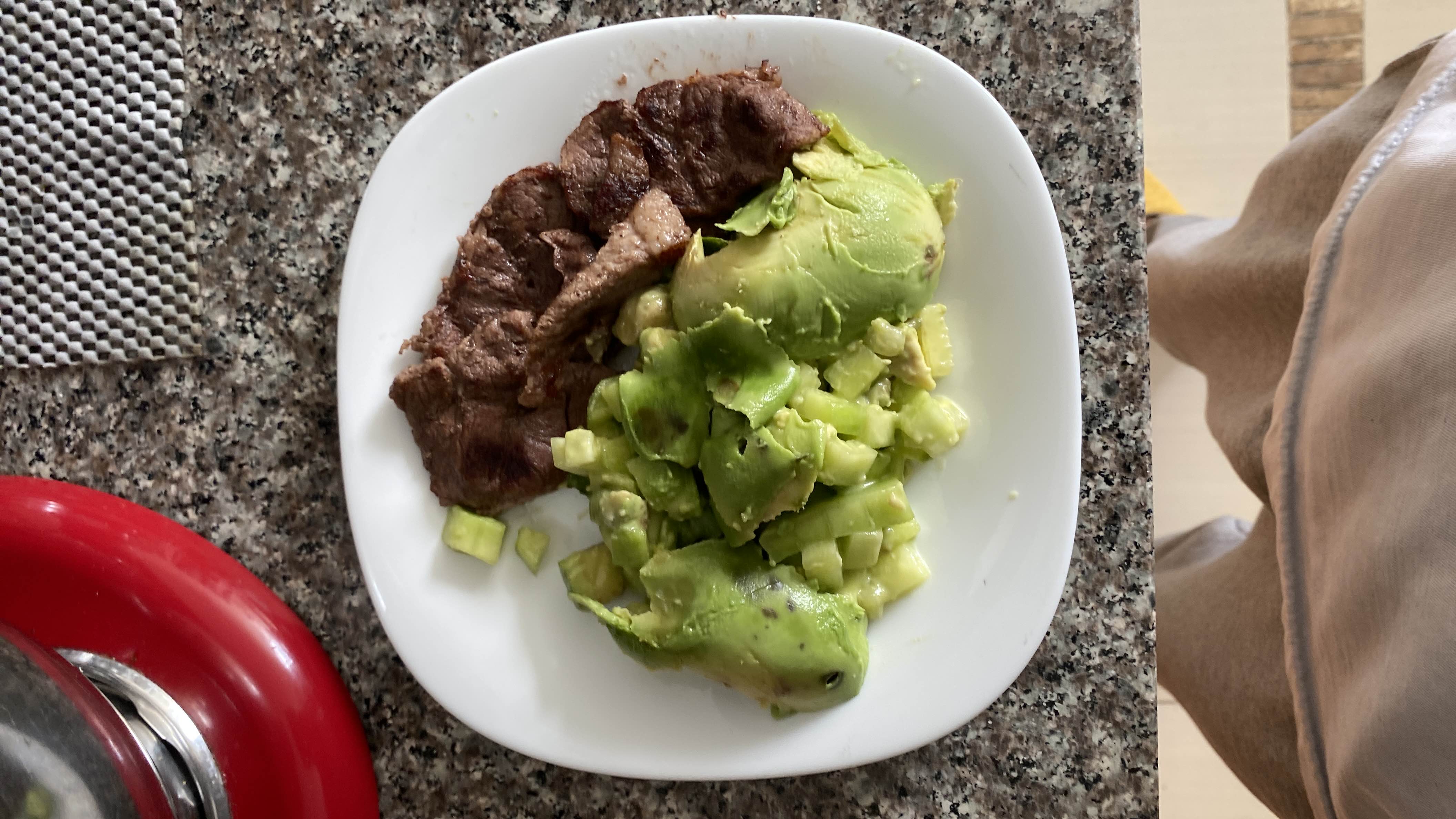 Carne con aguacate
