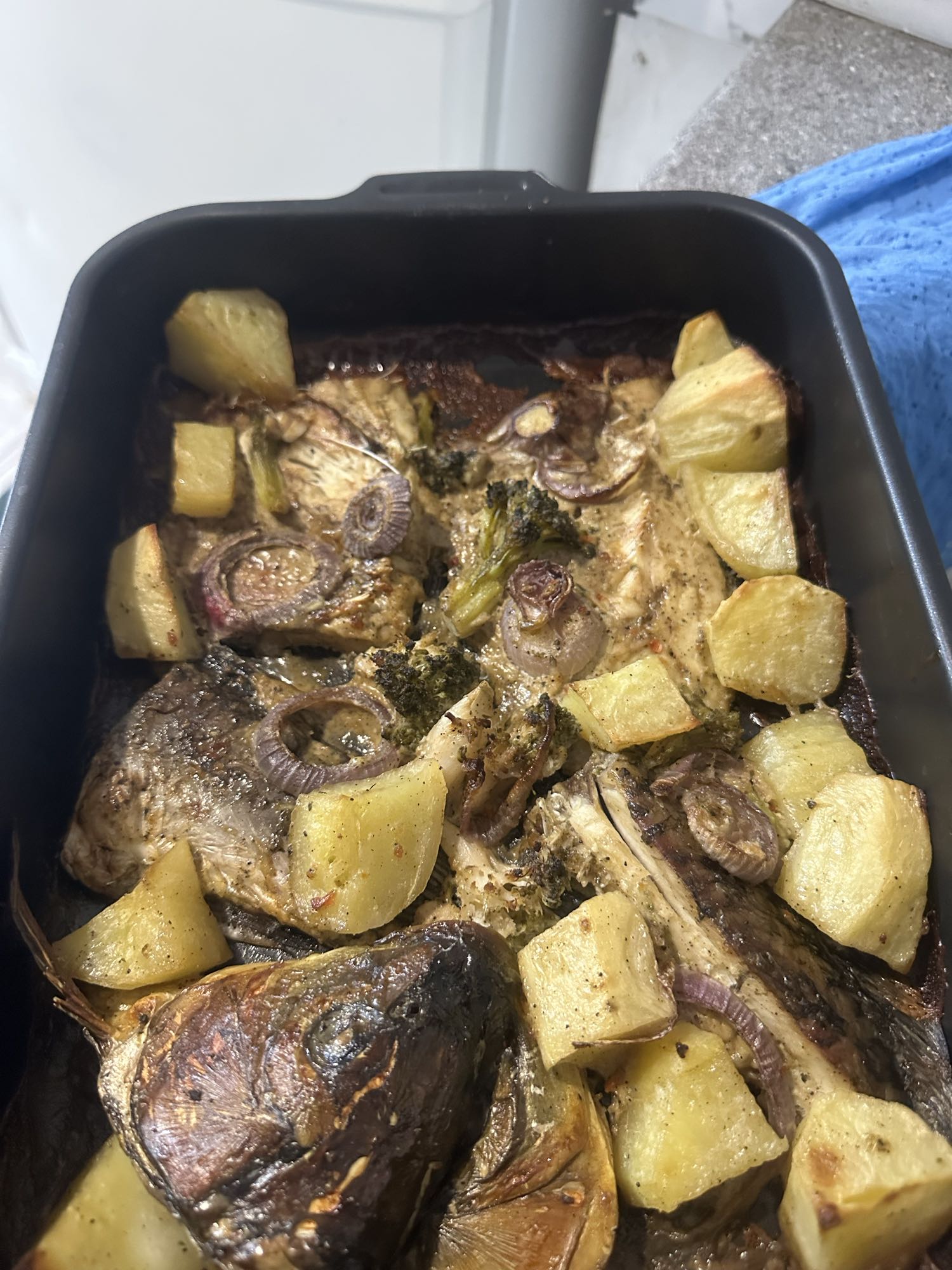 Запеченная рыба с овощами