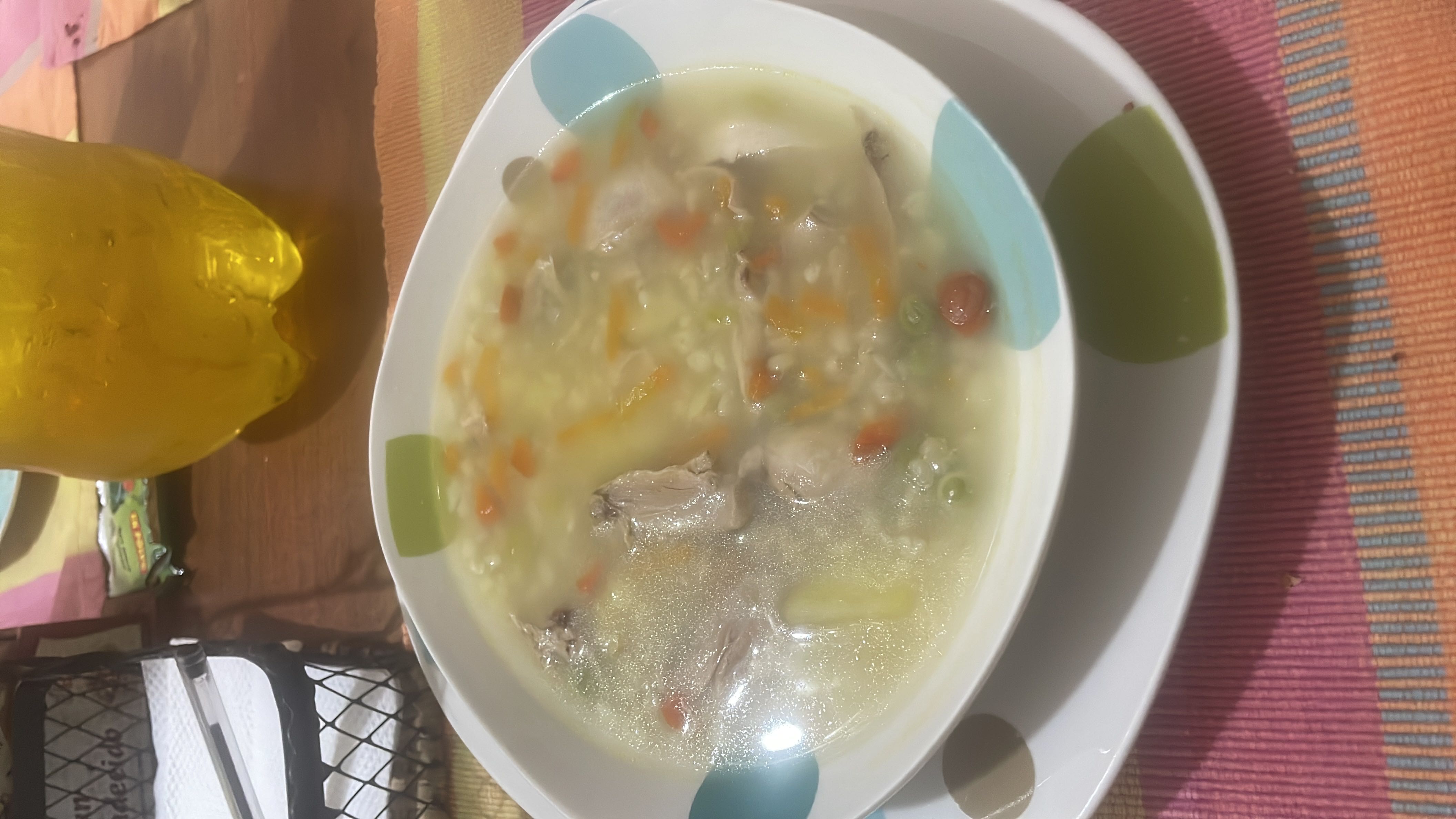 Sopa de pollo con verduras
