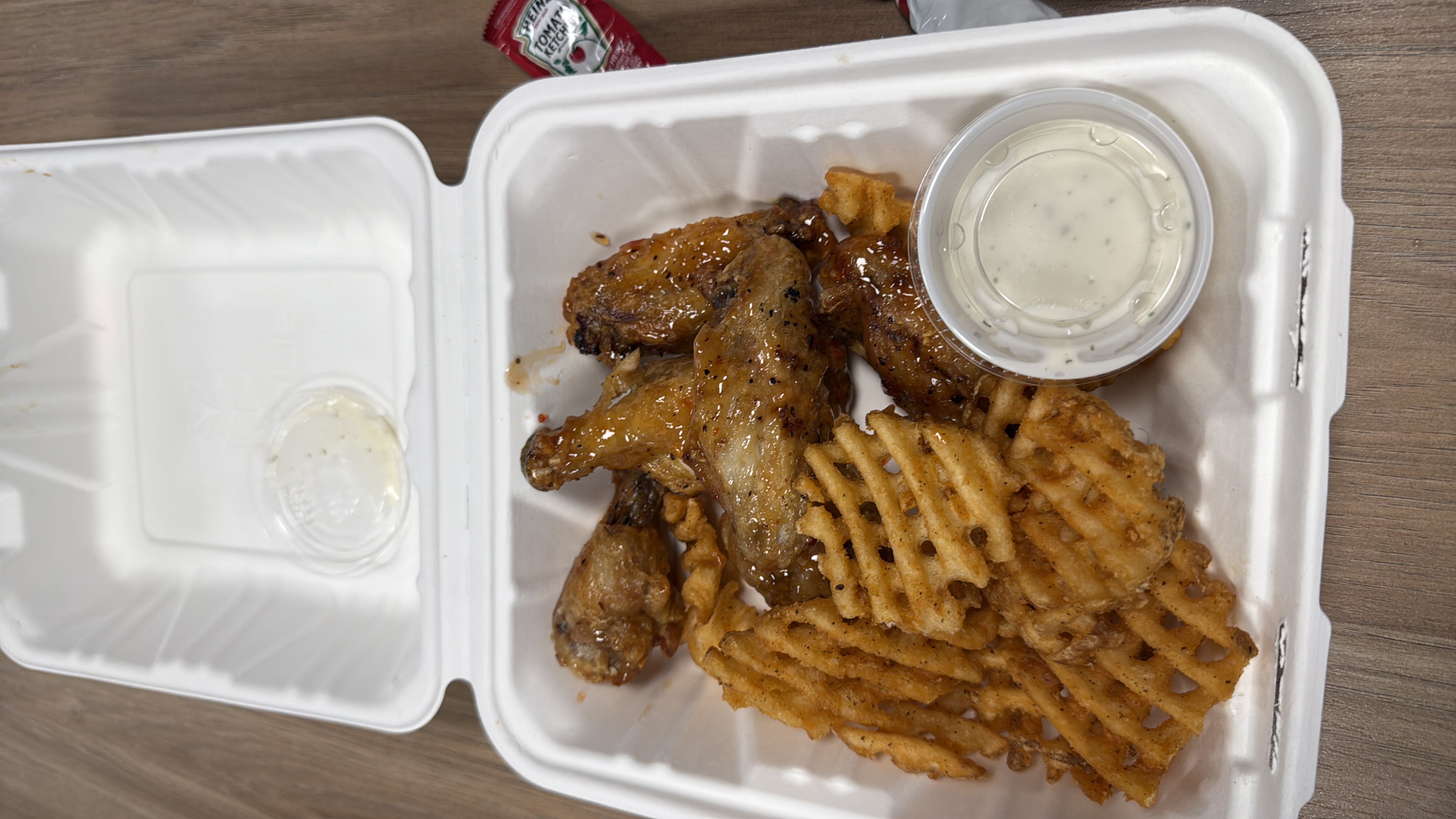 Chicken Wings with Fries