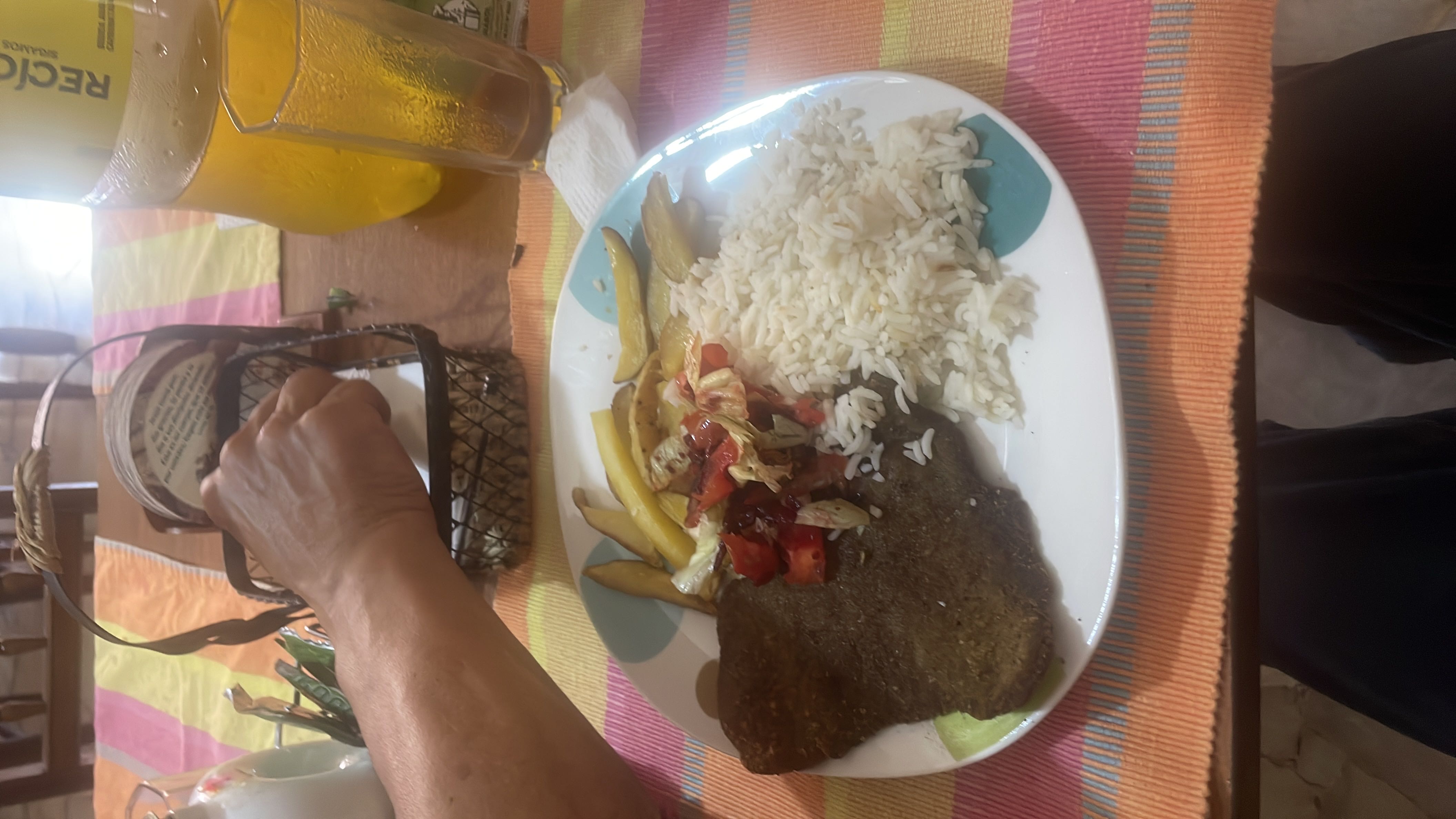 Bistec con arroz y papas
