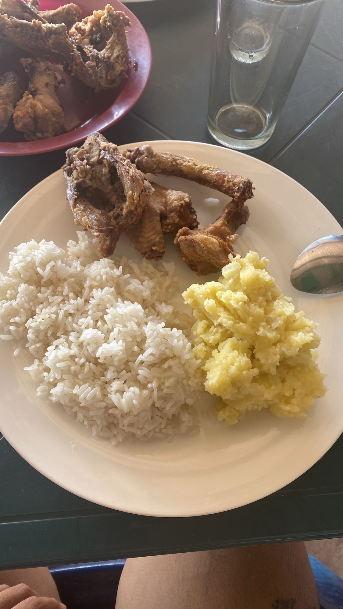 Pollo frito con arroz