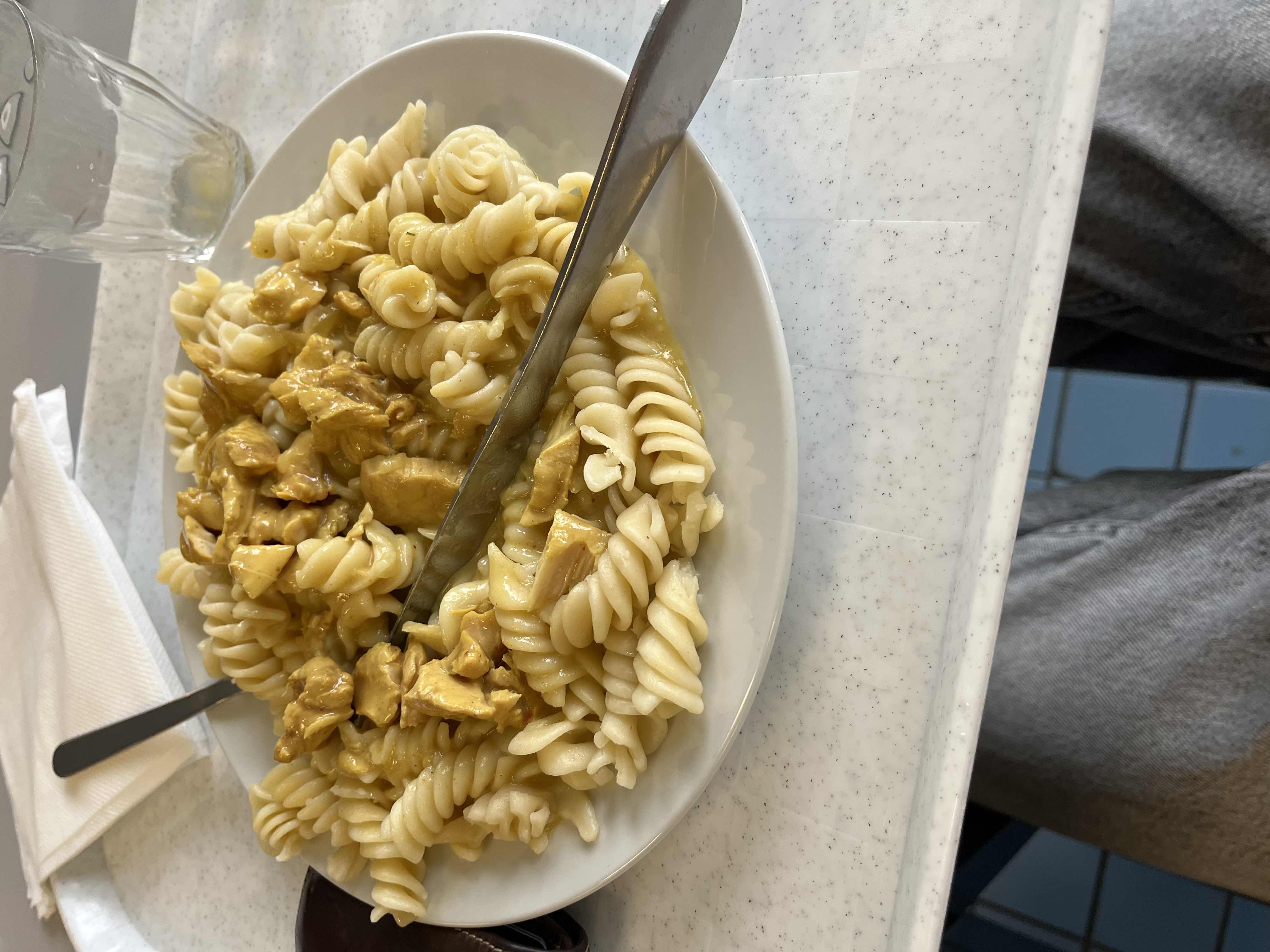 Těstoviny s kuřecím masem