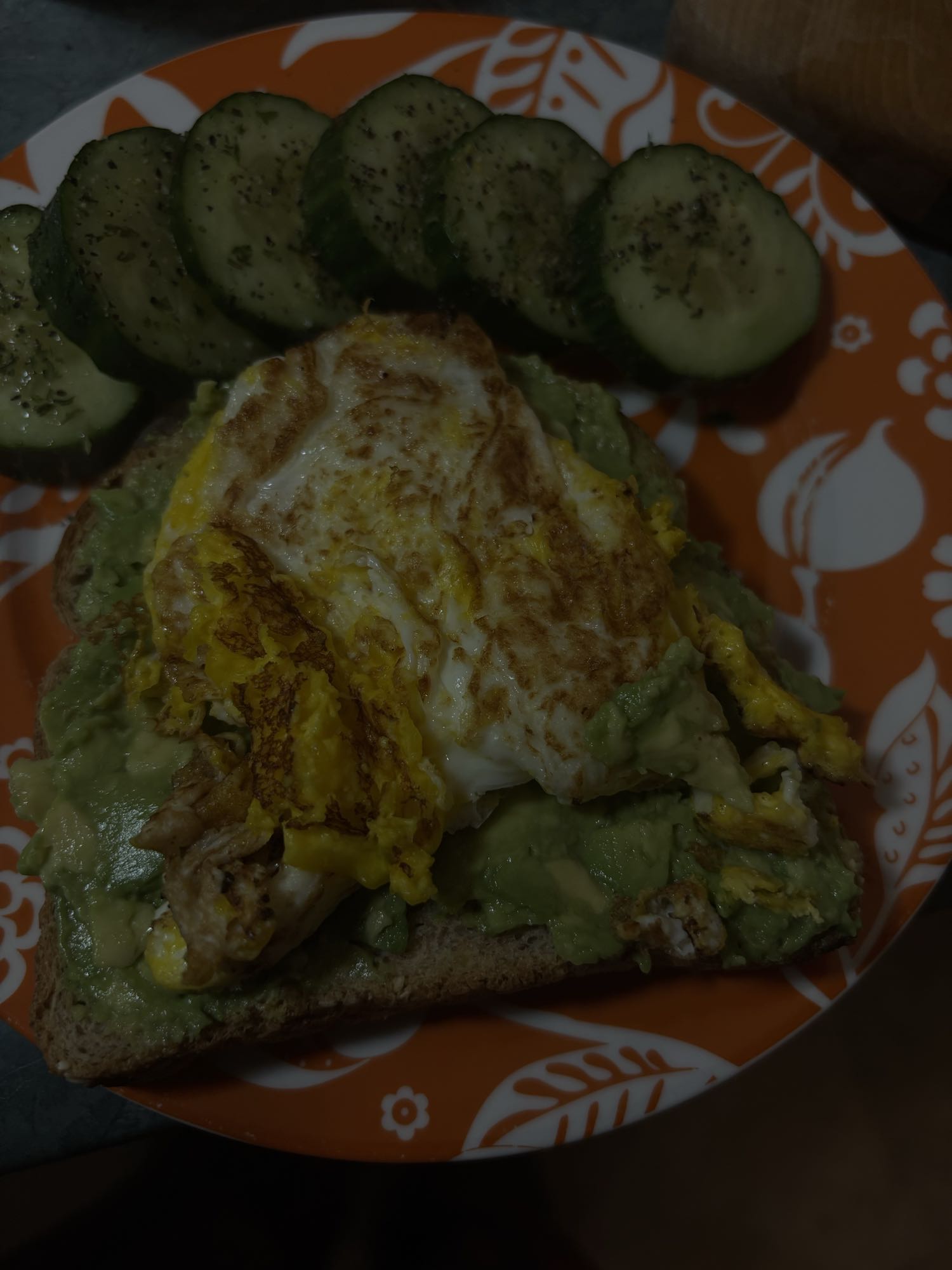 Toast à l'avocat et œuf
