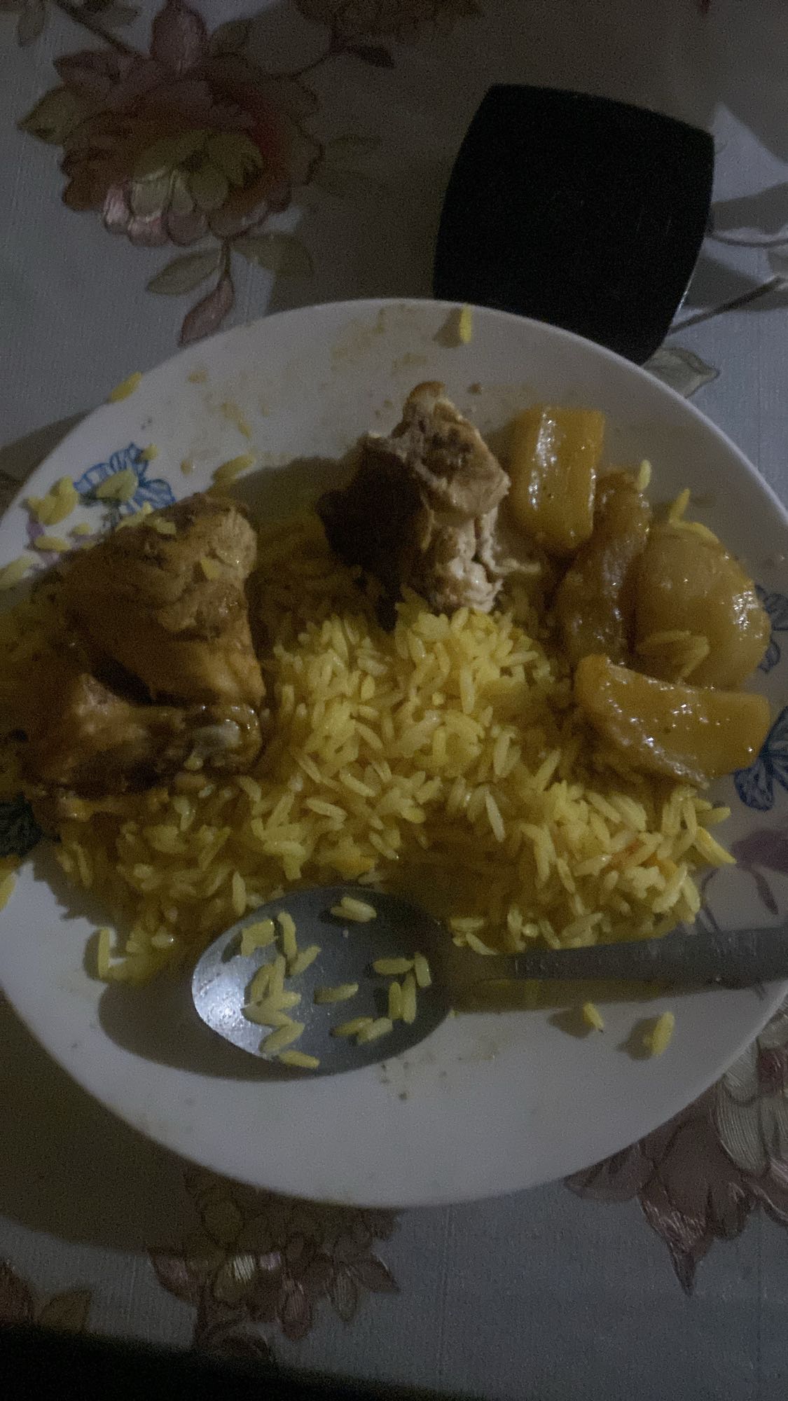 Arroz con pollo y papas