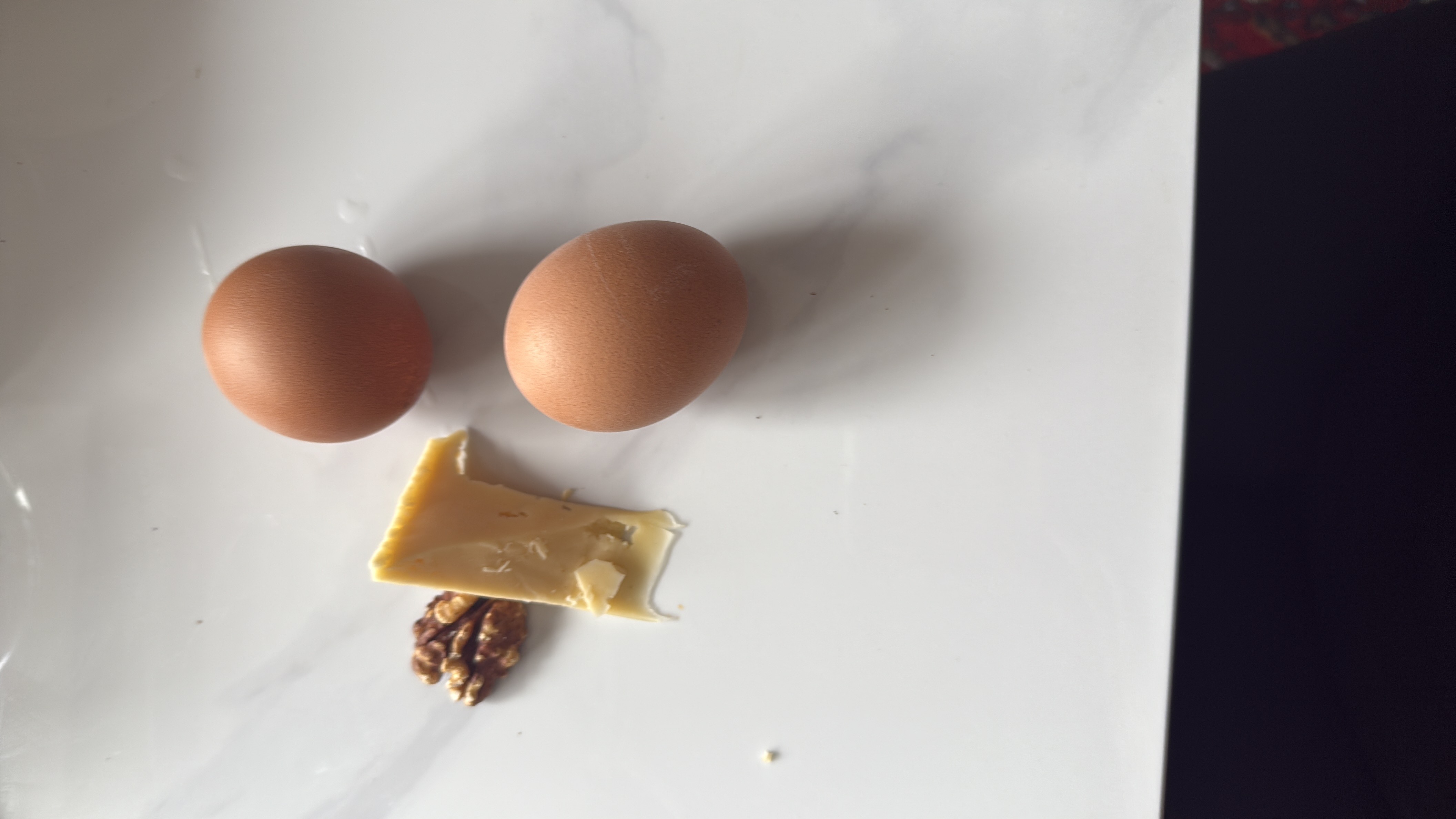 Яйца с сыром и орехами