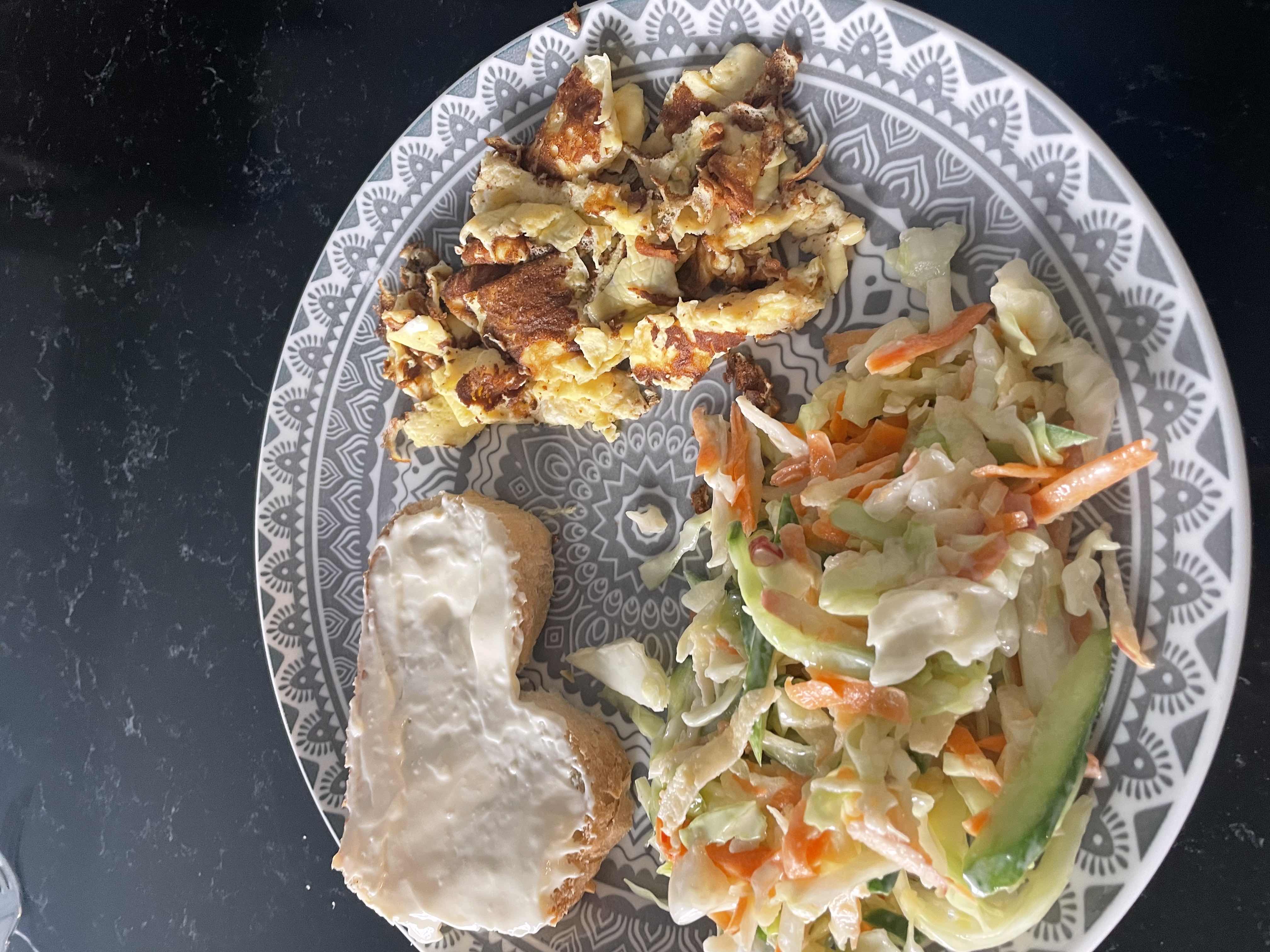 Овощной салат с омлетом