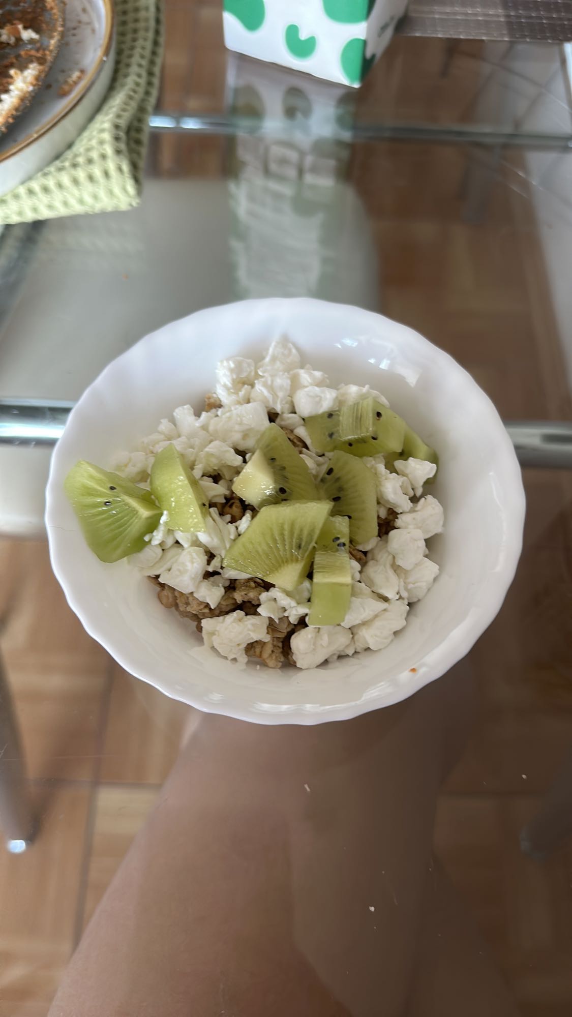 Творог с киви и гранолой