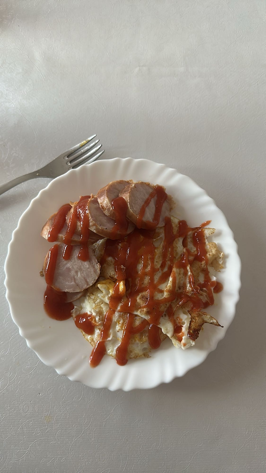 Яичница с колбасой