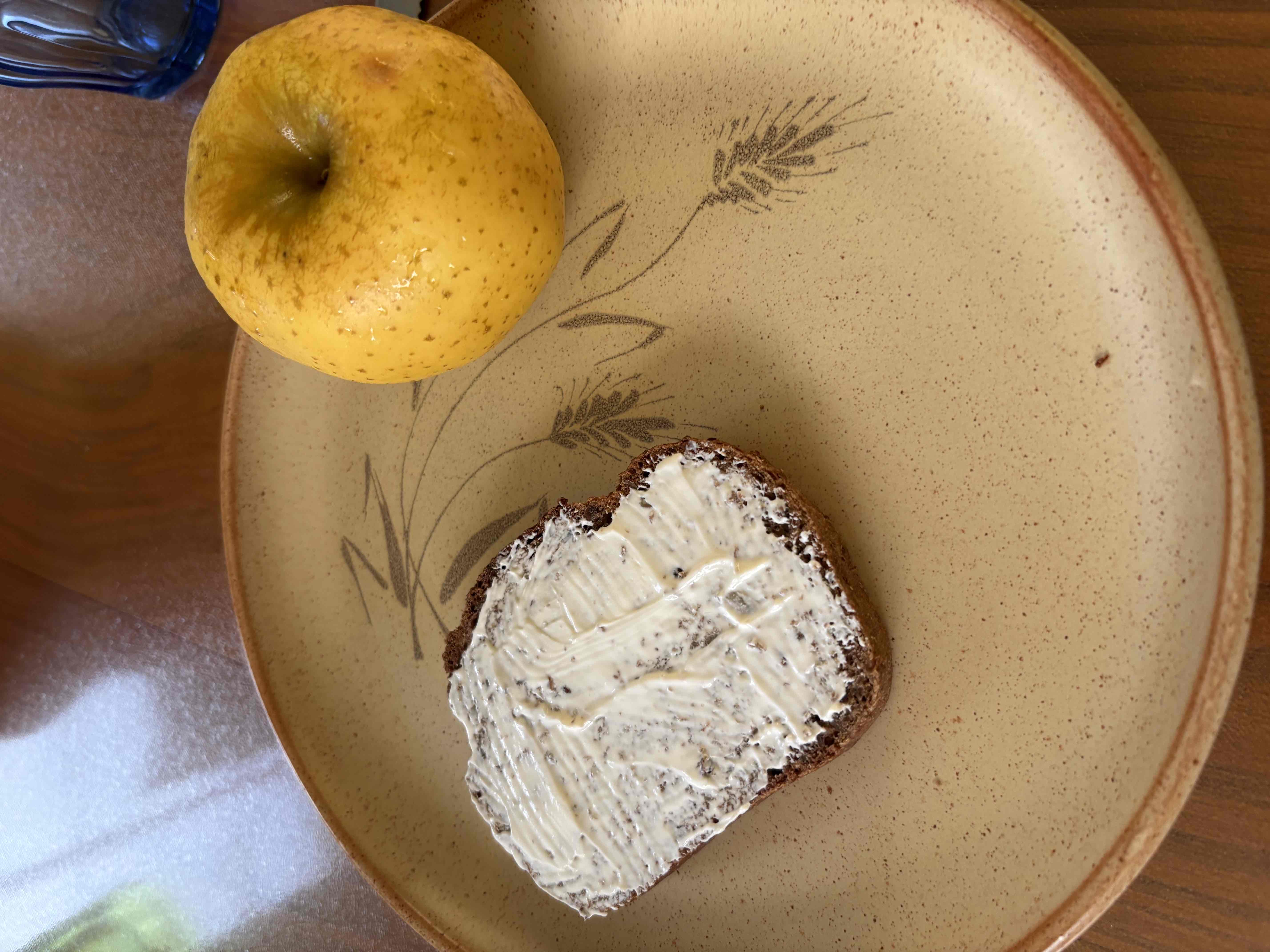 Pain beurré et pomme