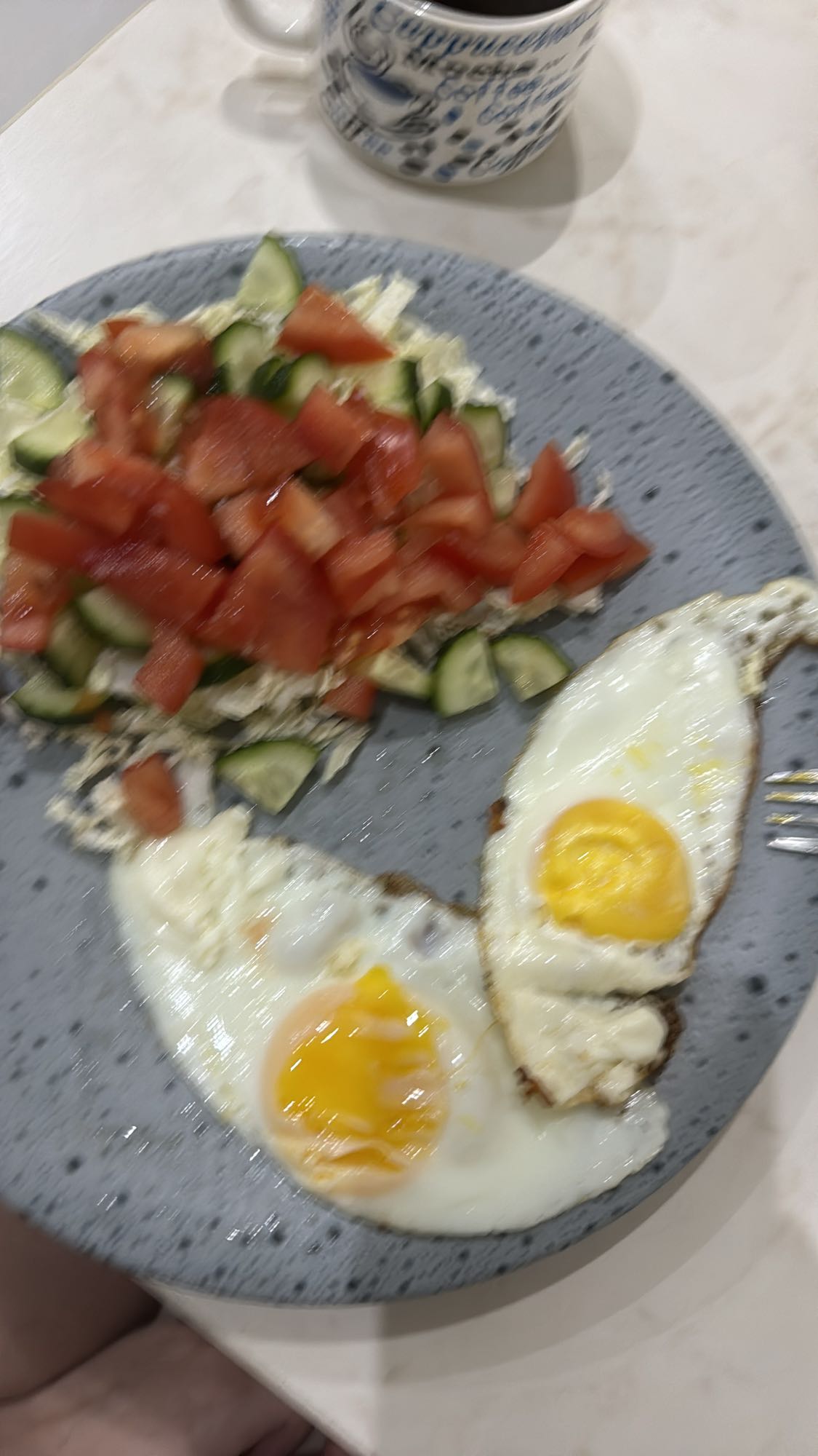 Смажені яйця з овочами