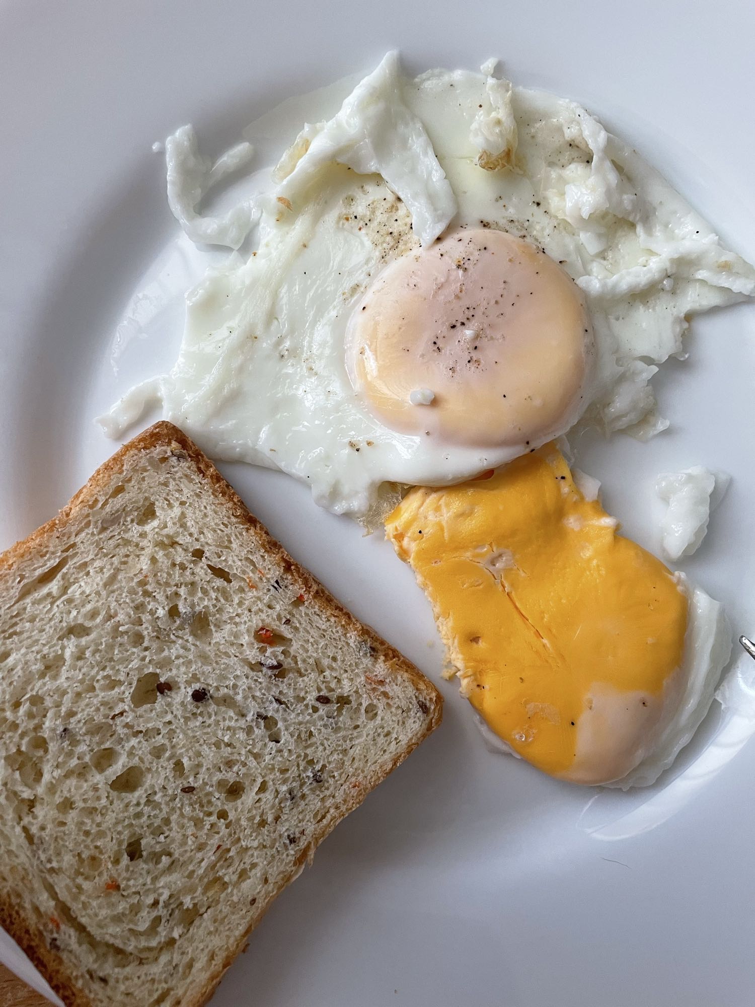 Яичница с тостом