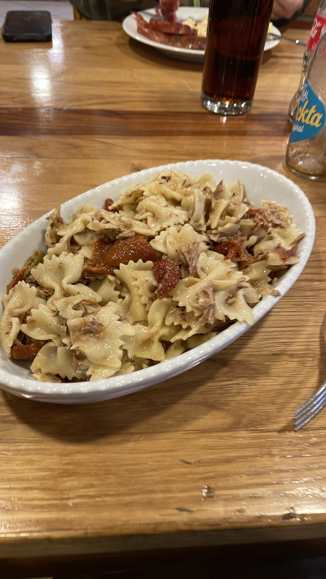 Testeninska solata s tuno