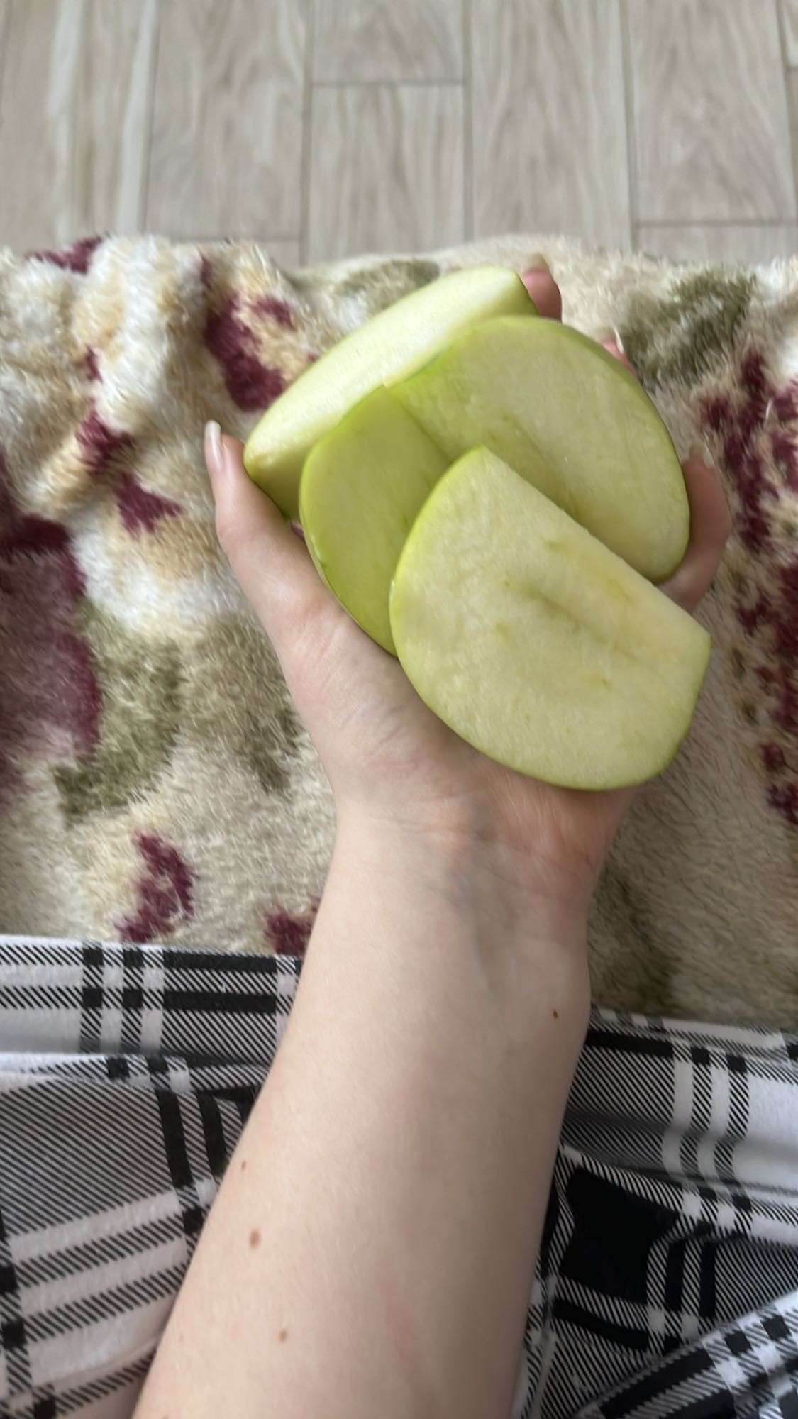 Зеленое яблоко