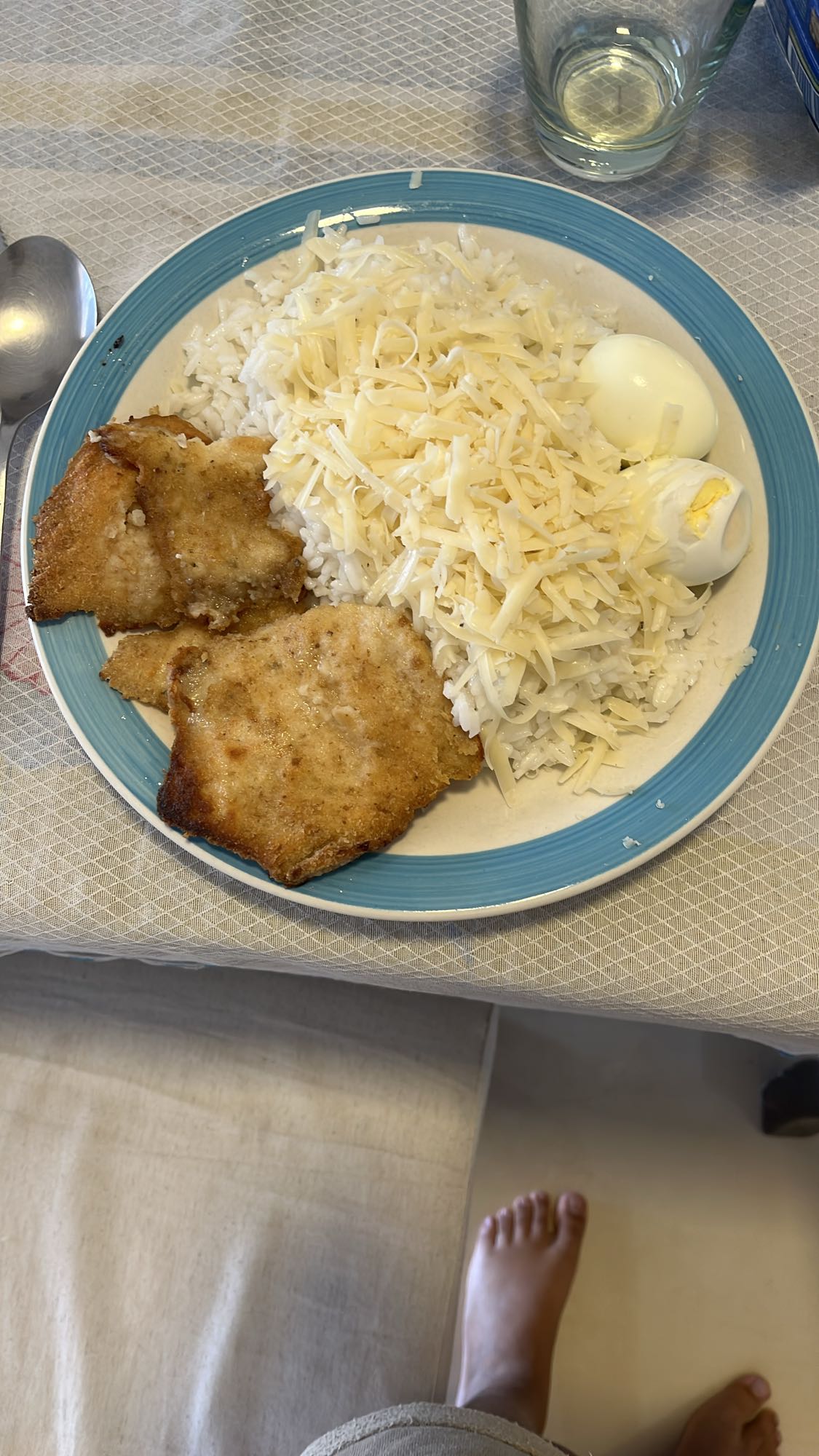 Milanesa con arroz y queso