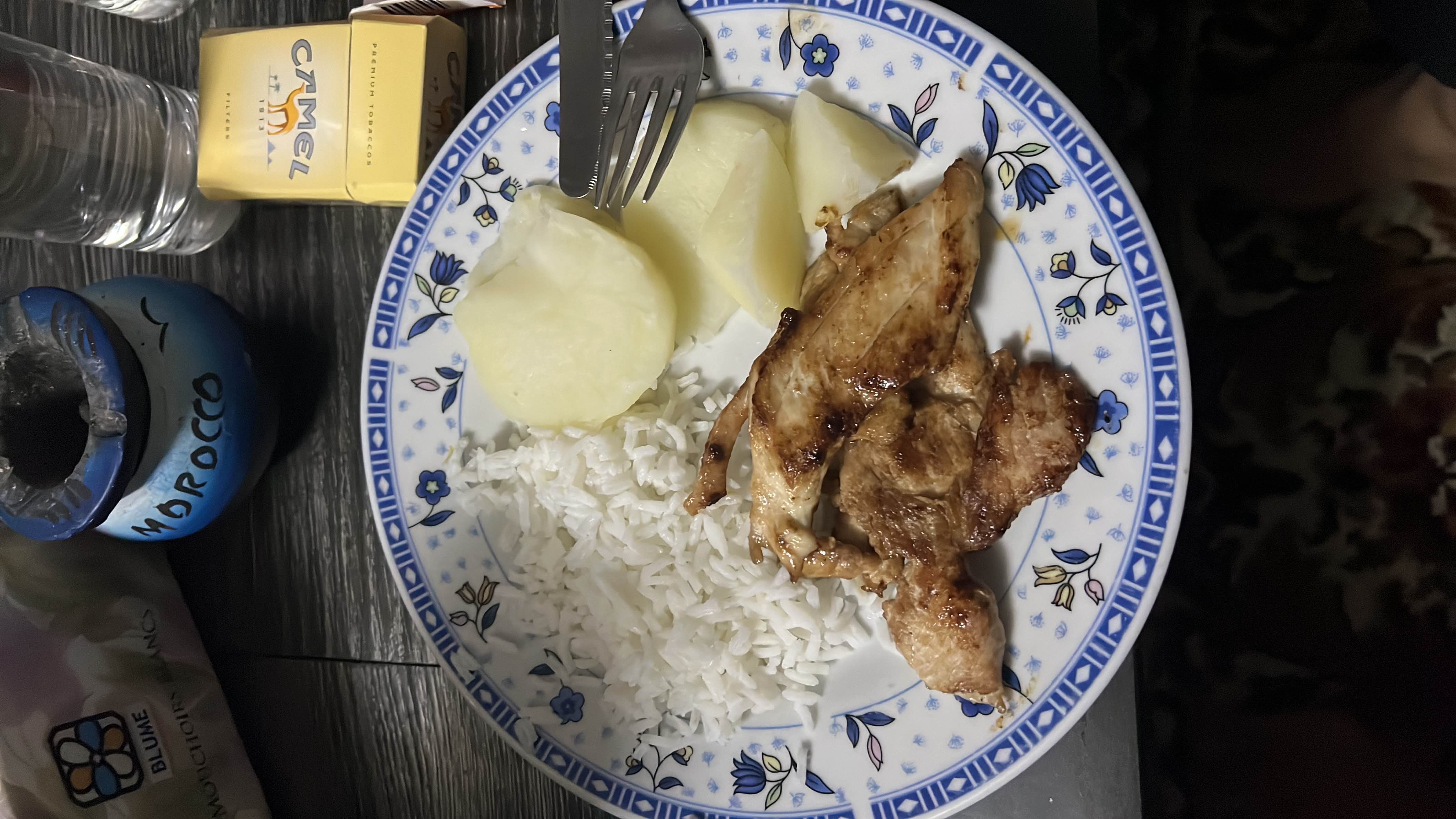 Poulet avec riz et pommes